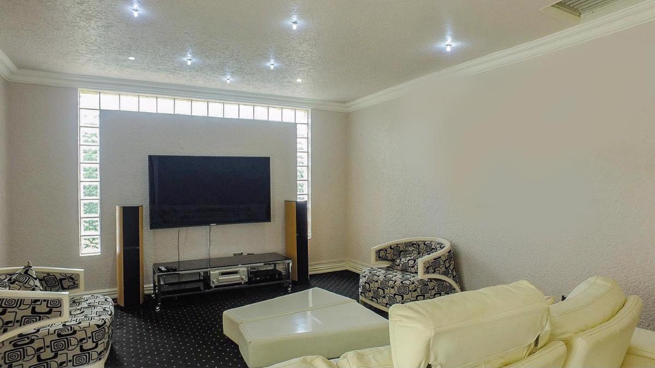 4 Bedroom House For Sale Oslo Beach (Port Shepstone) 1PX1402260