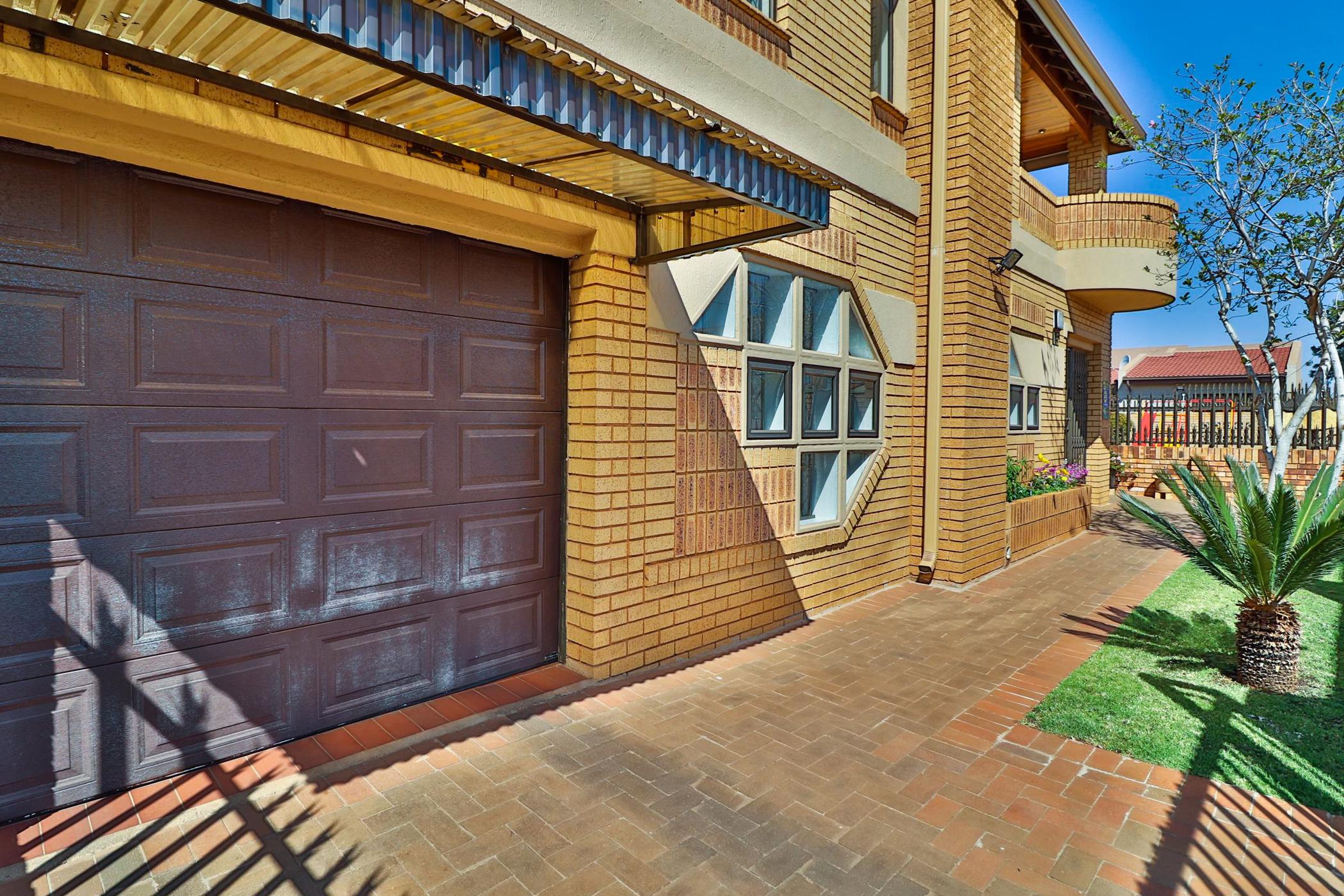6 Bedroom House For Sale Lenasia 1LN1452179 Pam Golding Properties
