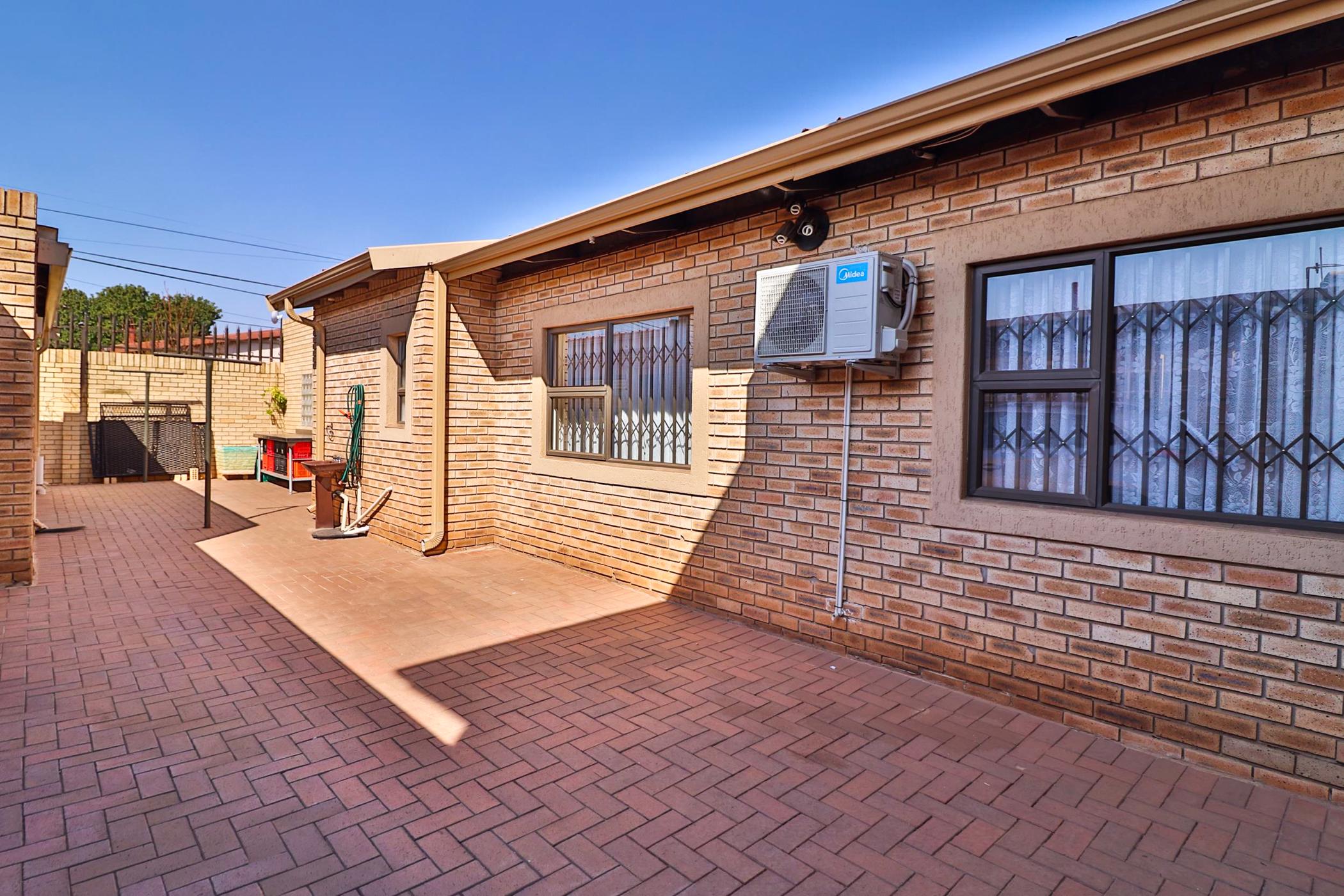 6 Bedroom House For Sale Lenasia 1LN1452179 Pam Golding Properties