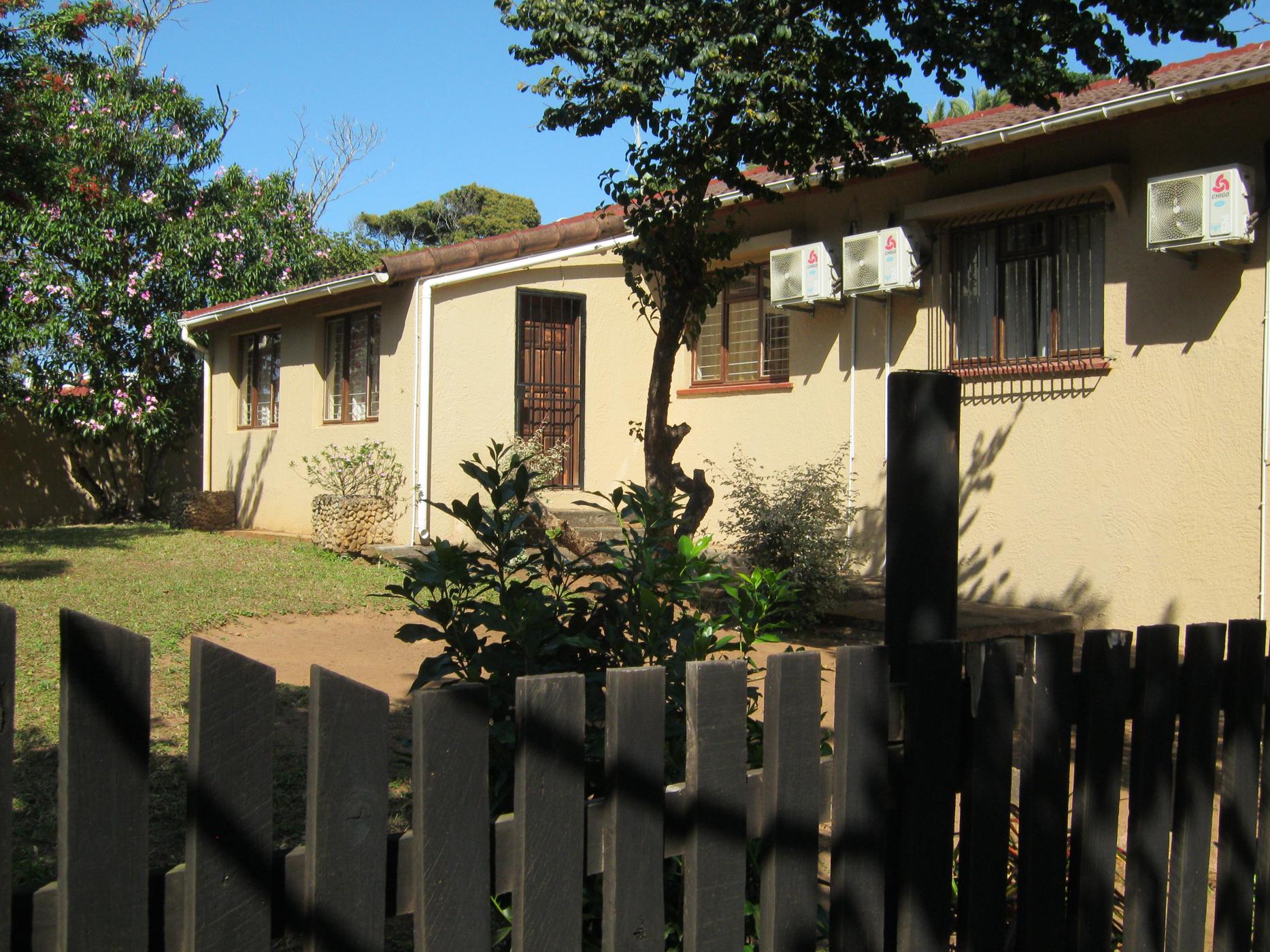 6 bedroom single-storey house for sale in Glenmore Beach