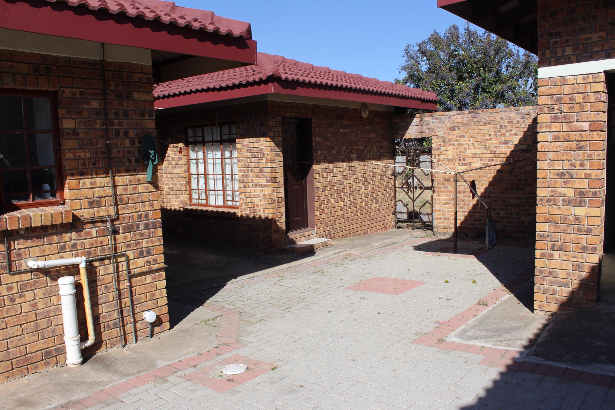 5 Bedroom House For Sale Aviary Hill 1NW1457440 Pam Golding