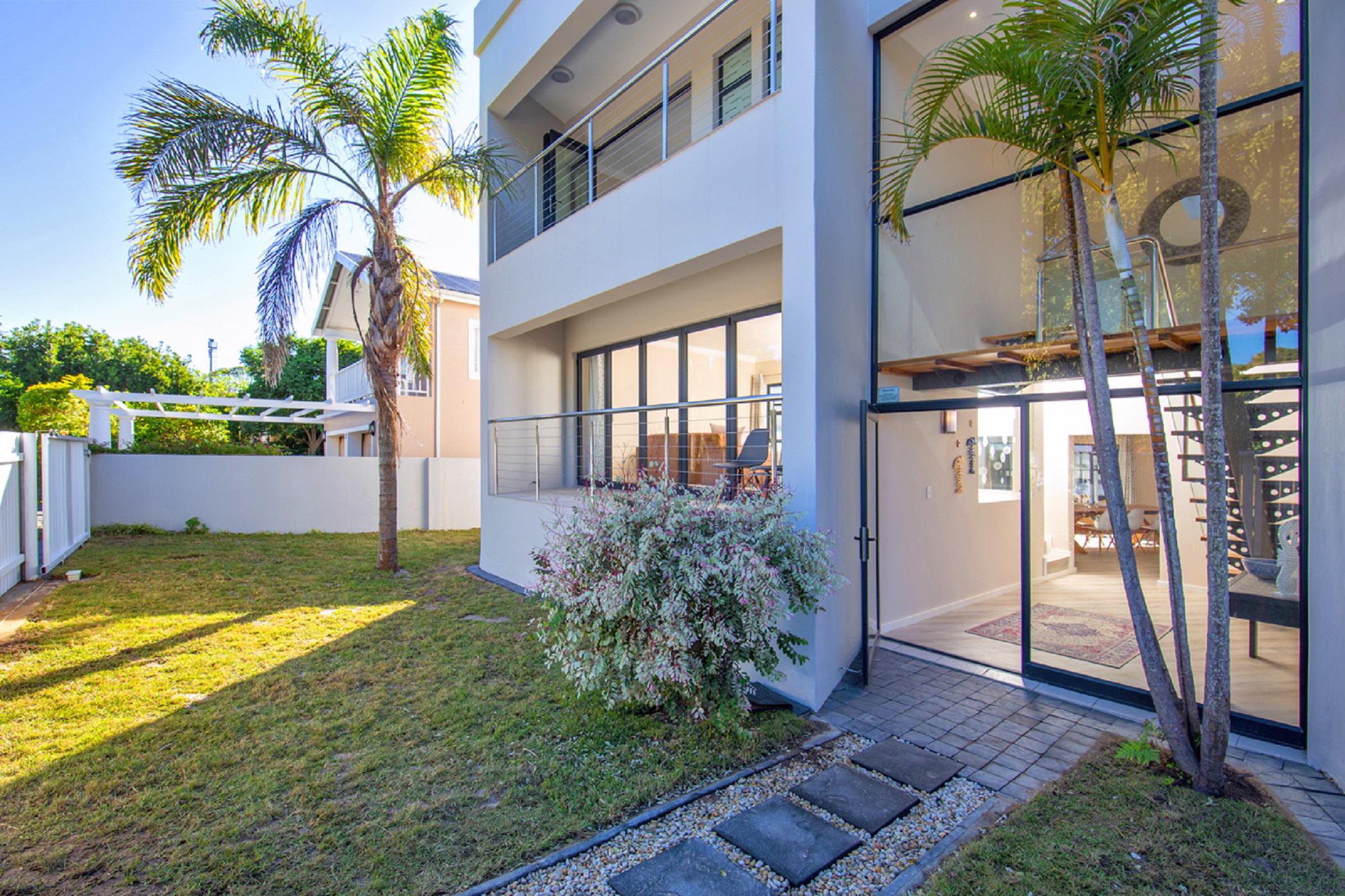 6 bedroom double-storey house to rent in Leisure Isle