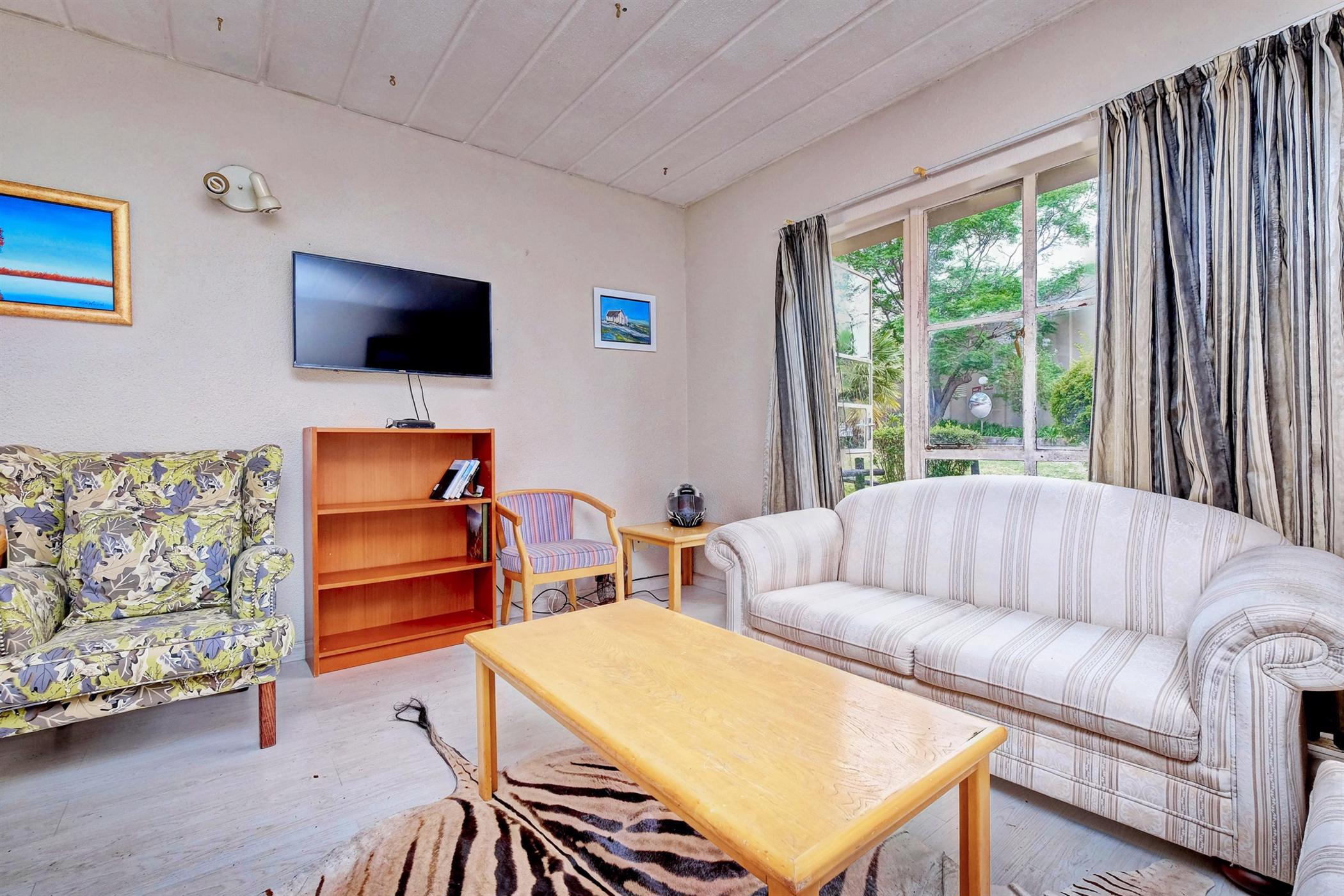 1 Bedroom Studio Apartment For Sale Melville (Johannesburg