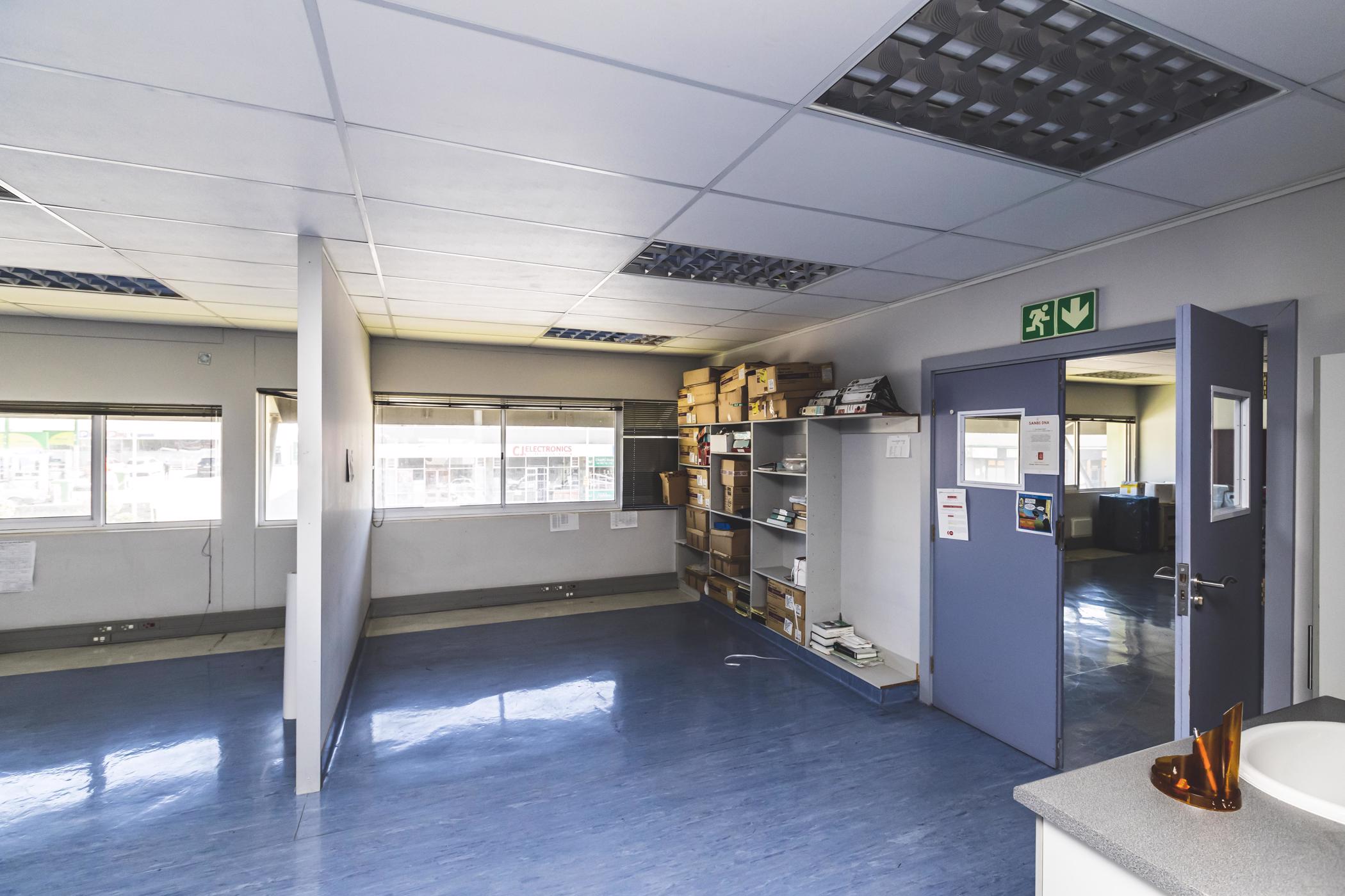 1222 m2 Commercial Office For Sale Berea (East London) 1ET1465197