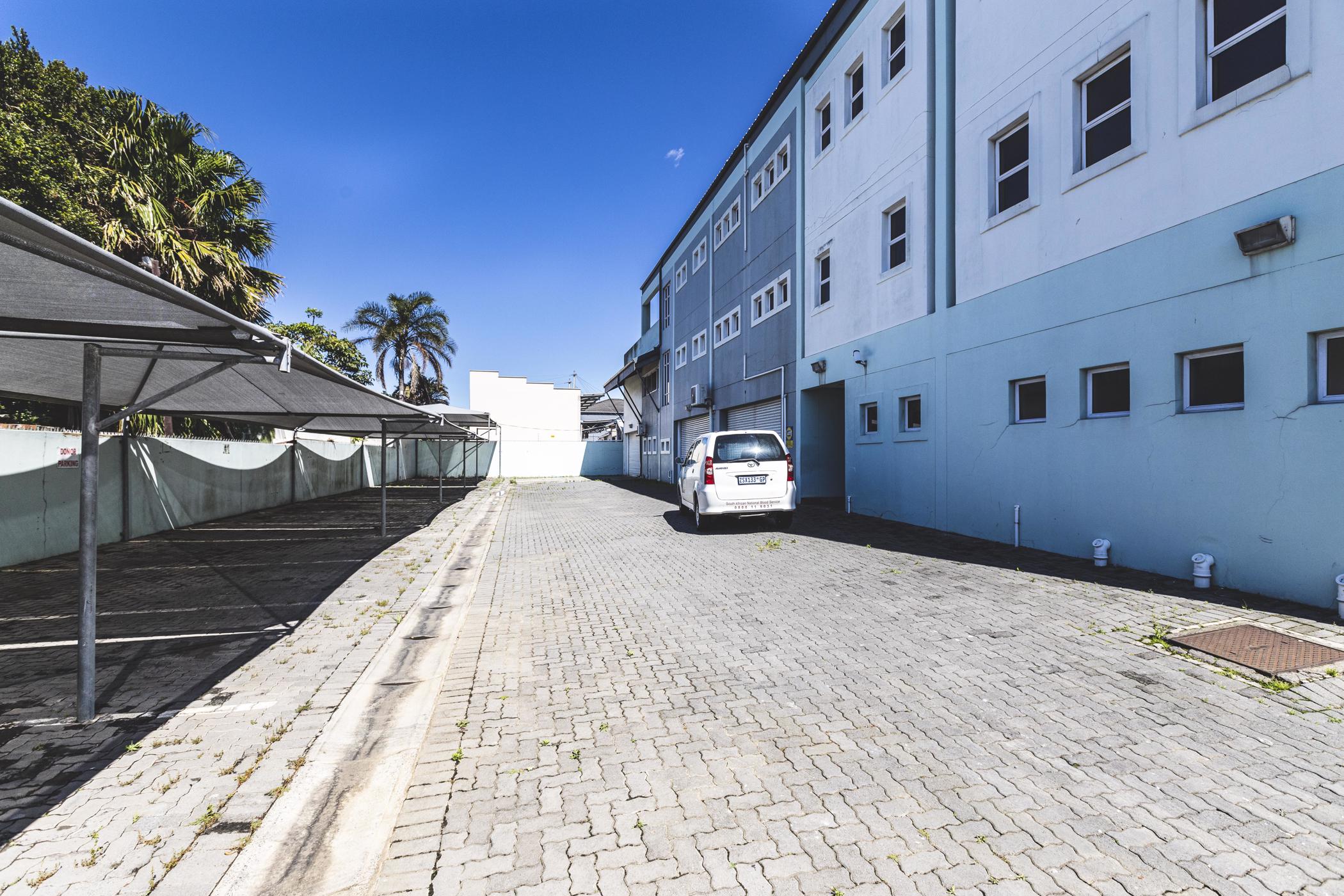 1222 m2 Commercial Office For Sale Berea (East London) 1ET1465197