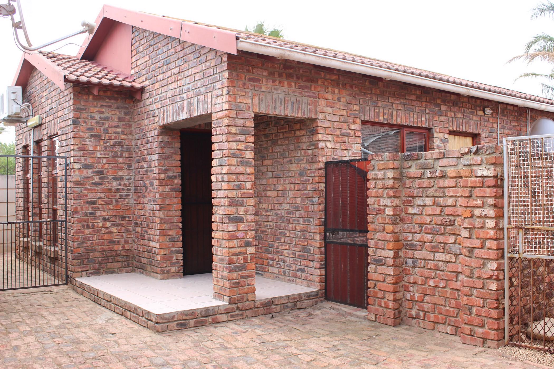 2 Bedroom Townhouse For Sale Windsor Park (Despatch) 1UK1615596