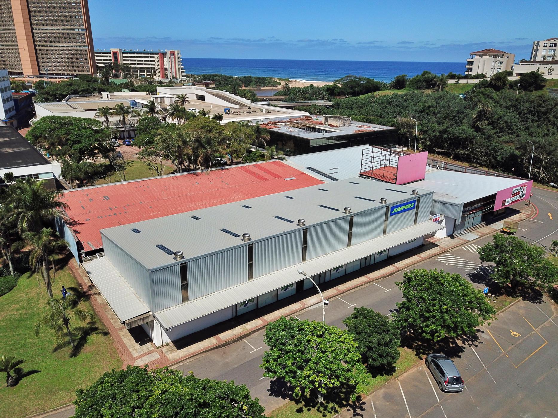 1860 m&sup2; commercial retail property for sale in Amanzimtoti