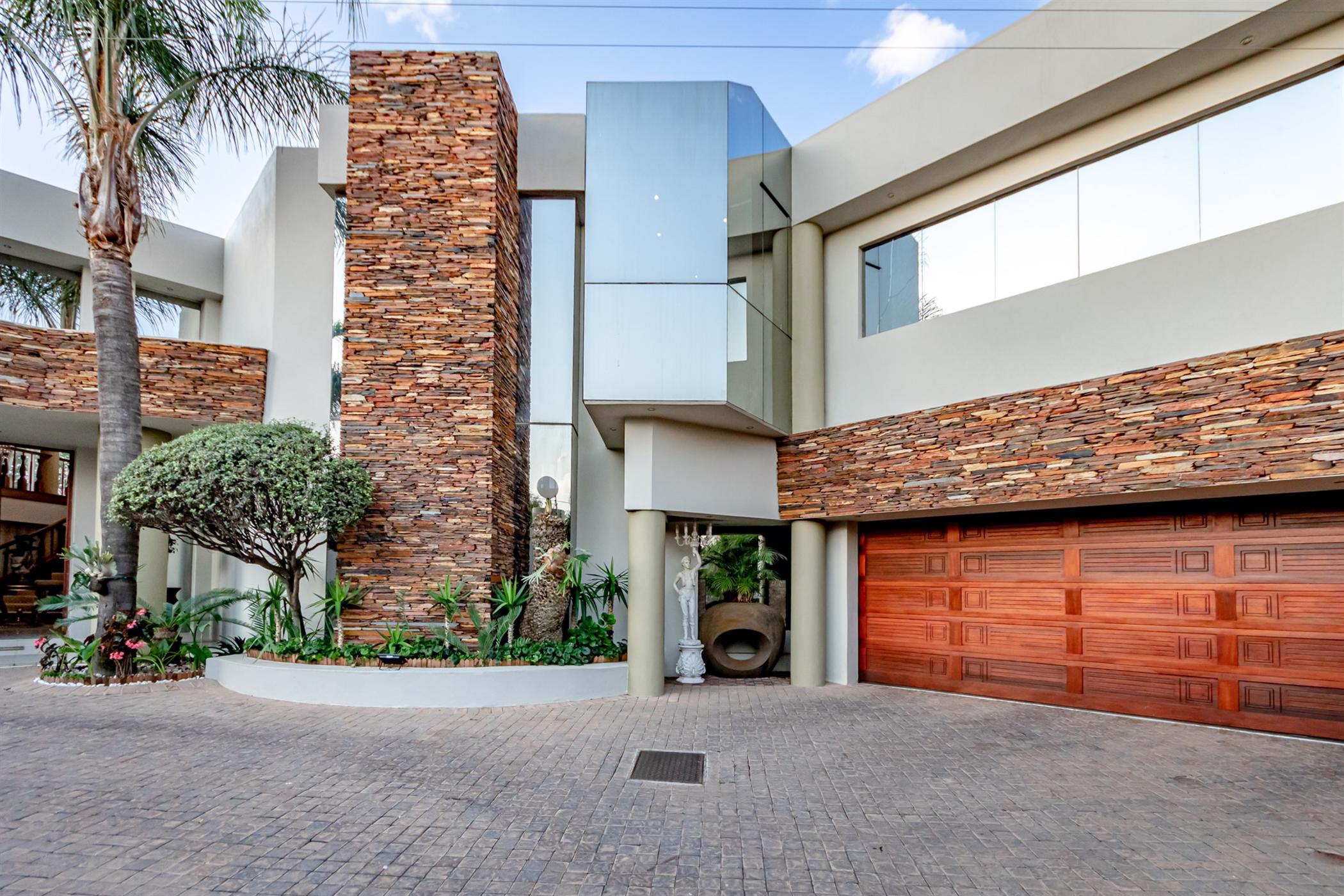 5 Bedroom House For Sale Constantia Kloof 1RG1462432 Pam Golding