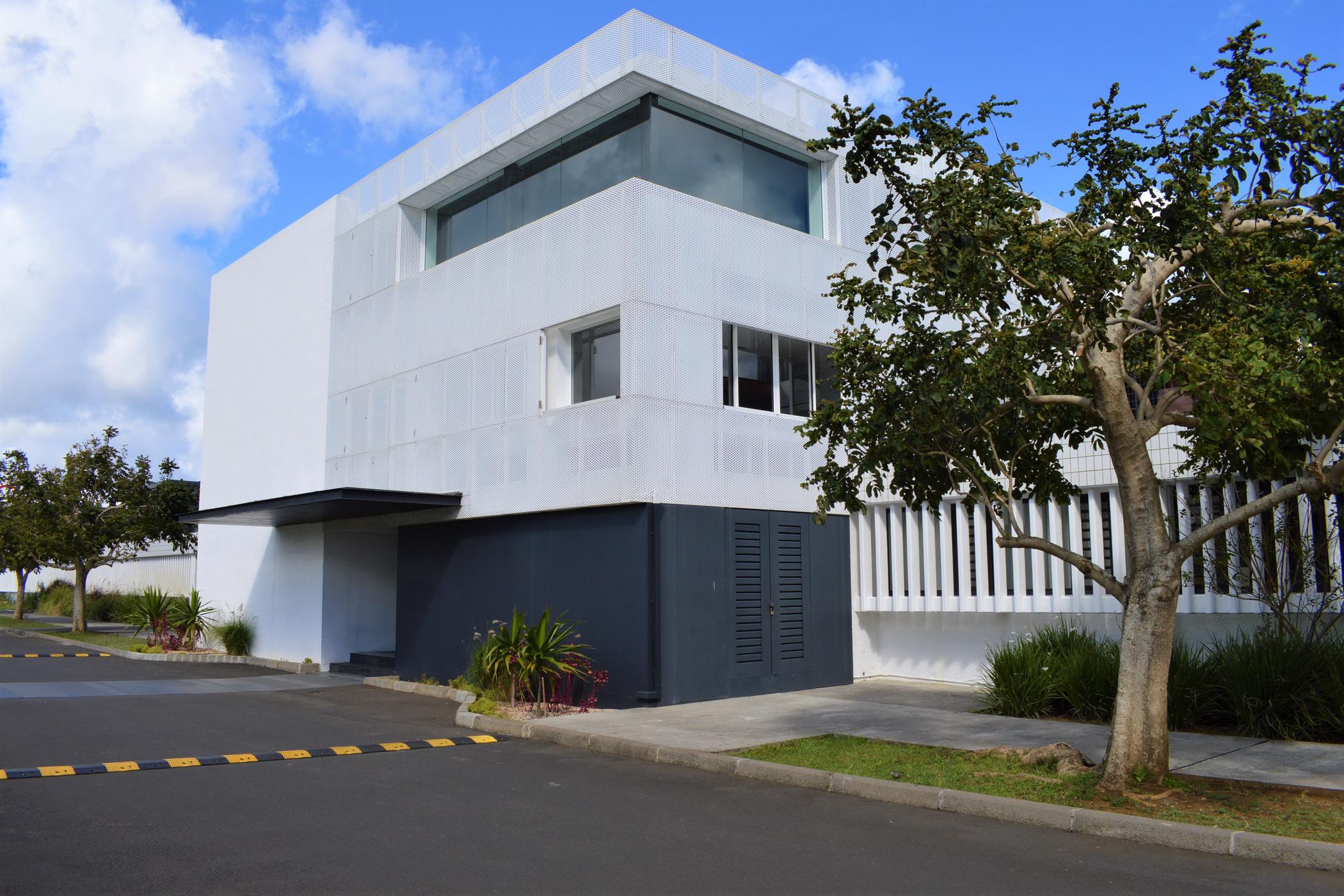 198 m&sup2; commercial office to rent in Phoenix (Mauritius)
