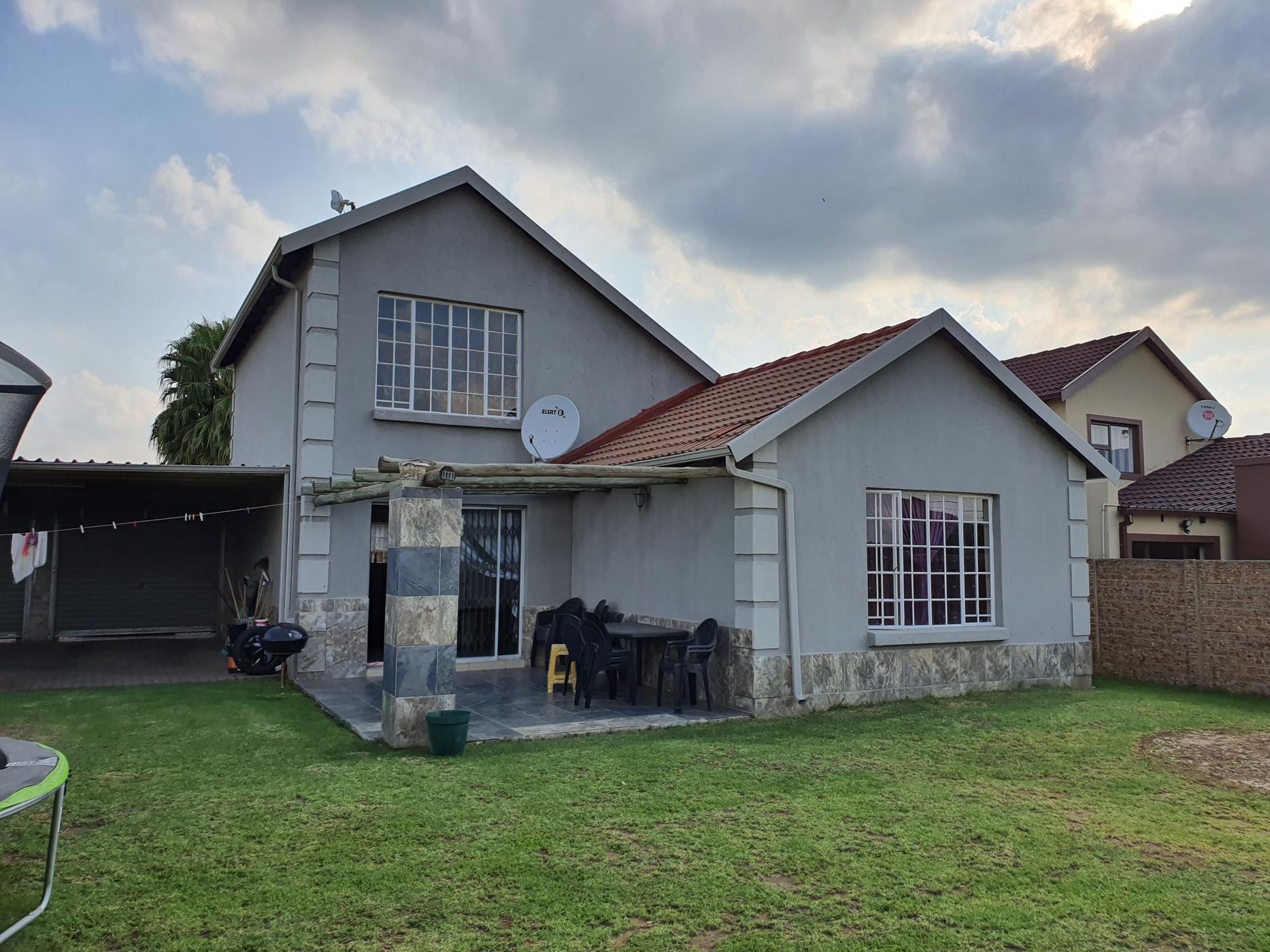 4 Bedroom Cluster House For Sale Sonneveld 1BJ1621524 Pam Golding