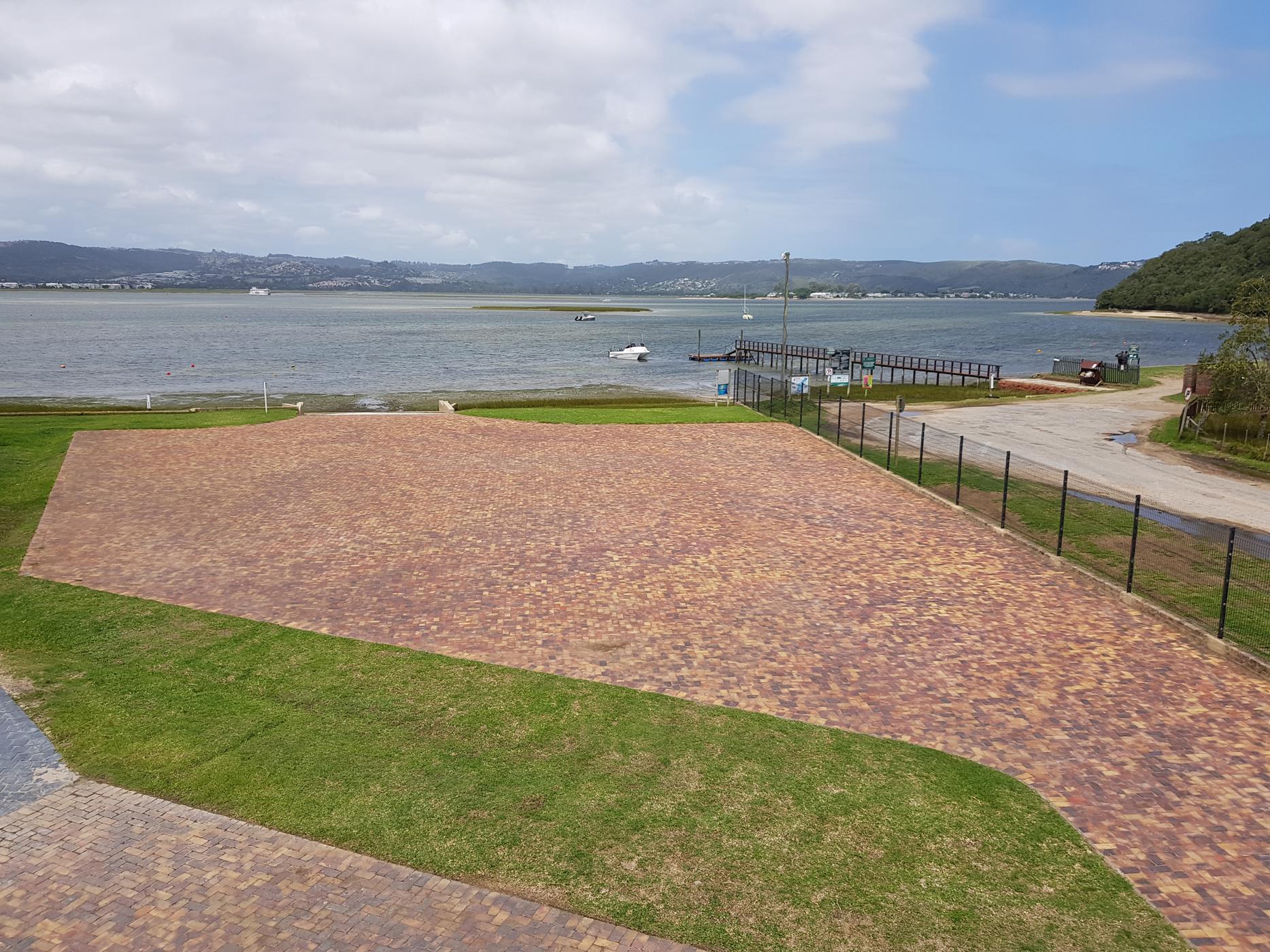 4 Bedroom House To Rent Brenton on Lake 1KG1474428 Pam Golding