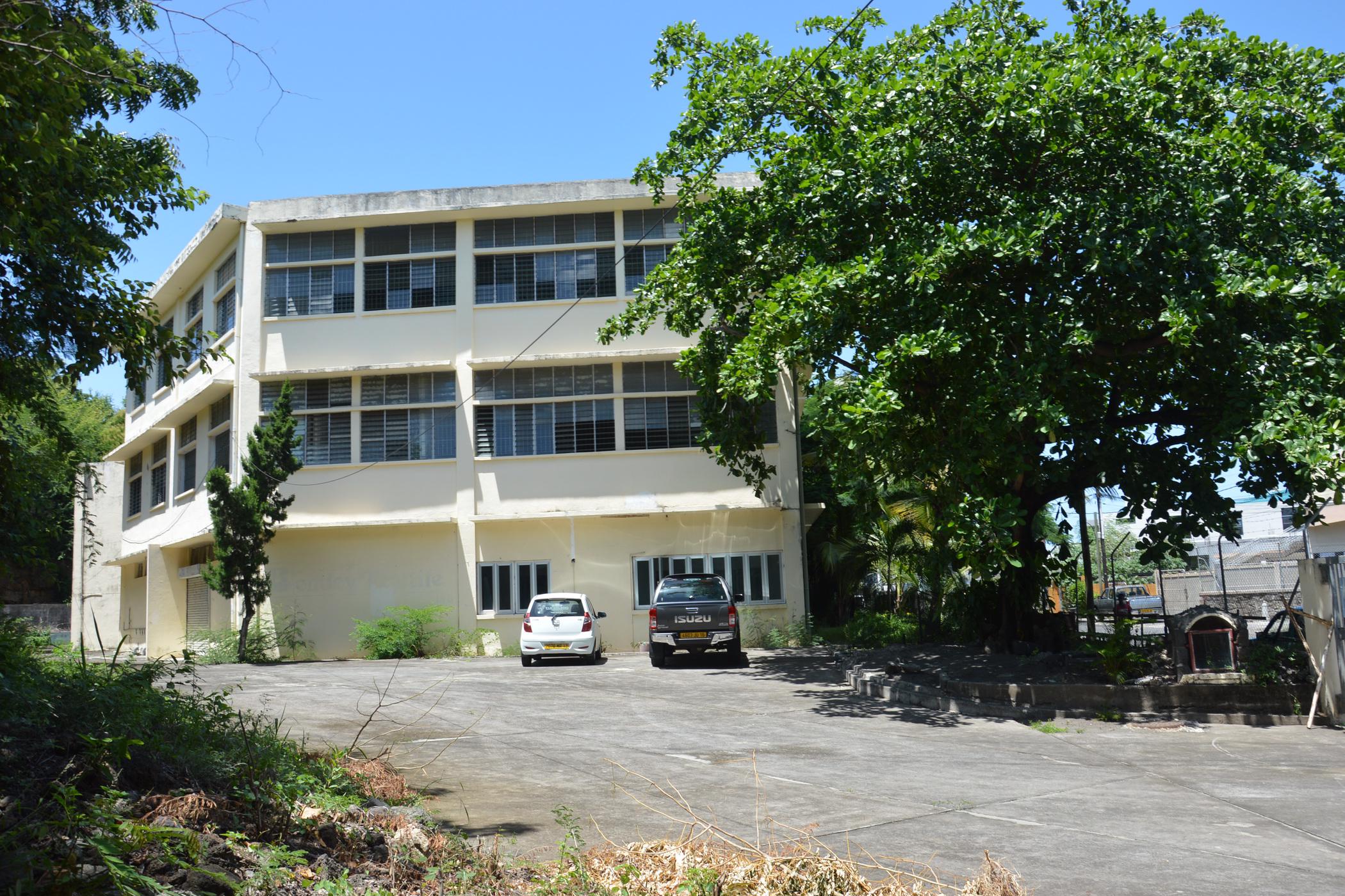 5654 m&sup2; commercial industrial property for sale in Port Louis (Mauritius)
