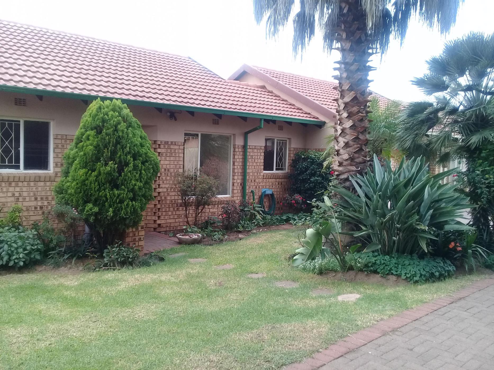 2 bedroom garden apartment for sale in Del Judor