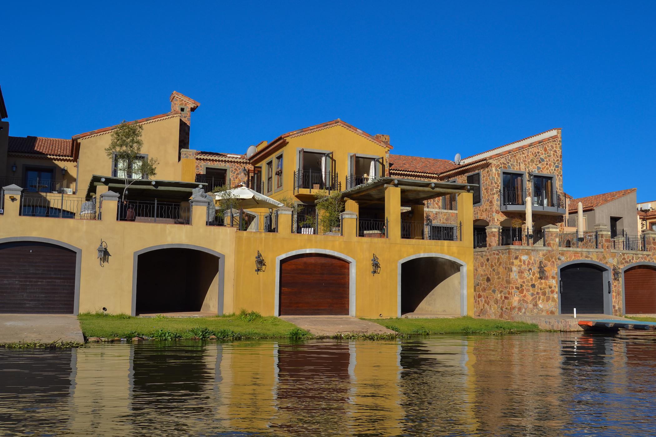 3 Bedroom Multistorey House For Sale Estate D Afrique 1HR1477290