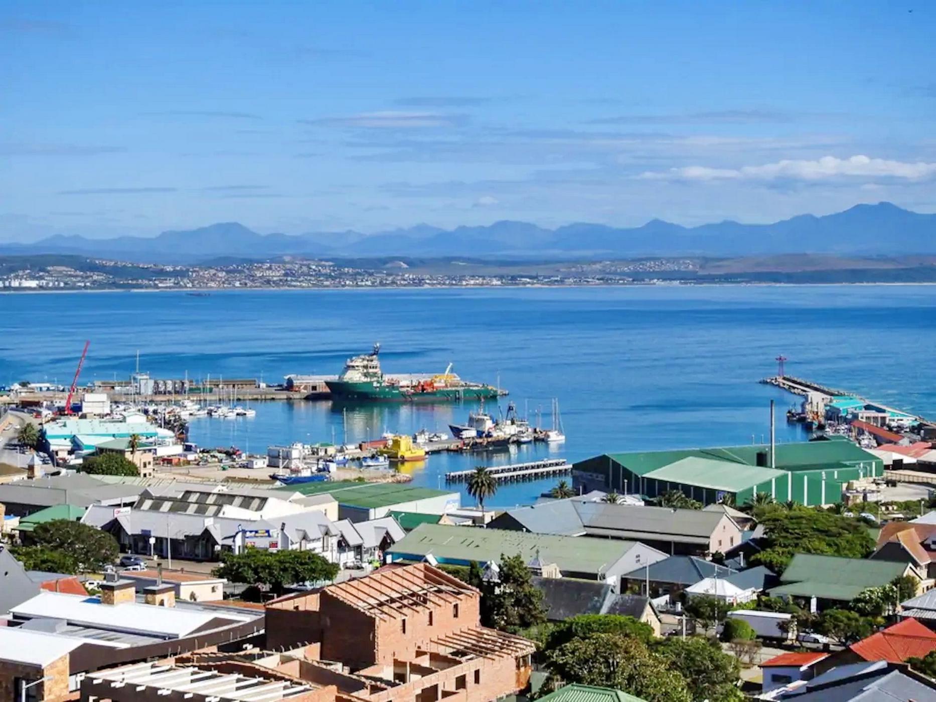 3 Bedroom House To Rent Mossel Bay Central 1MB1477117 Pam Golding