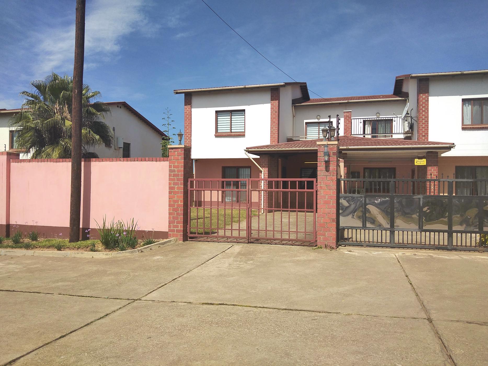 4 bedroom double-storey apartment to rent in Phi (Zambia)