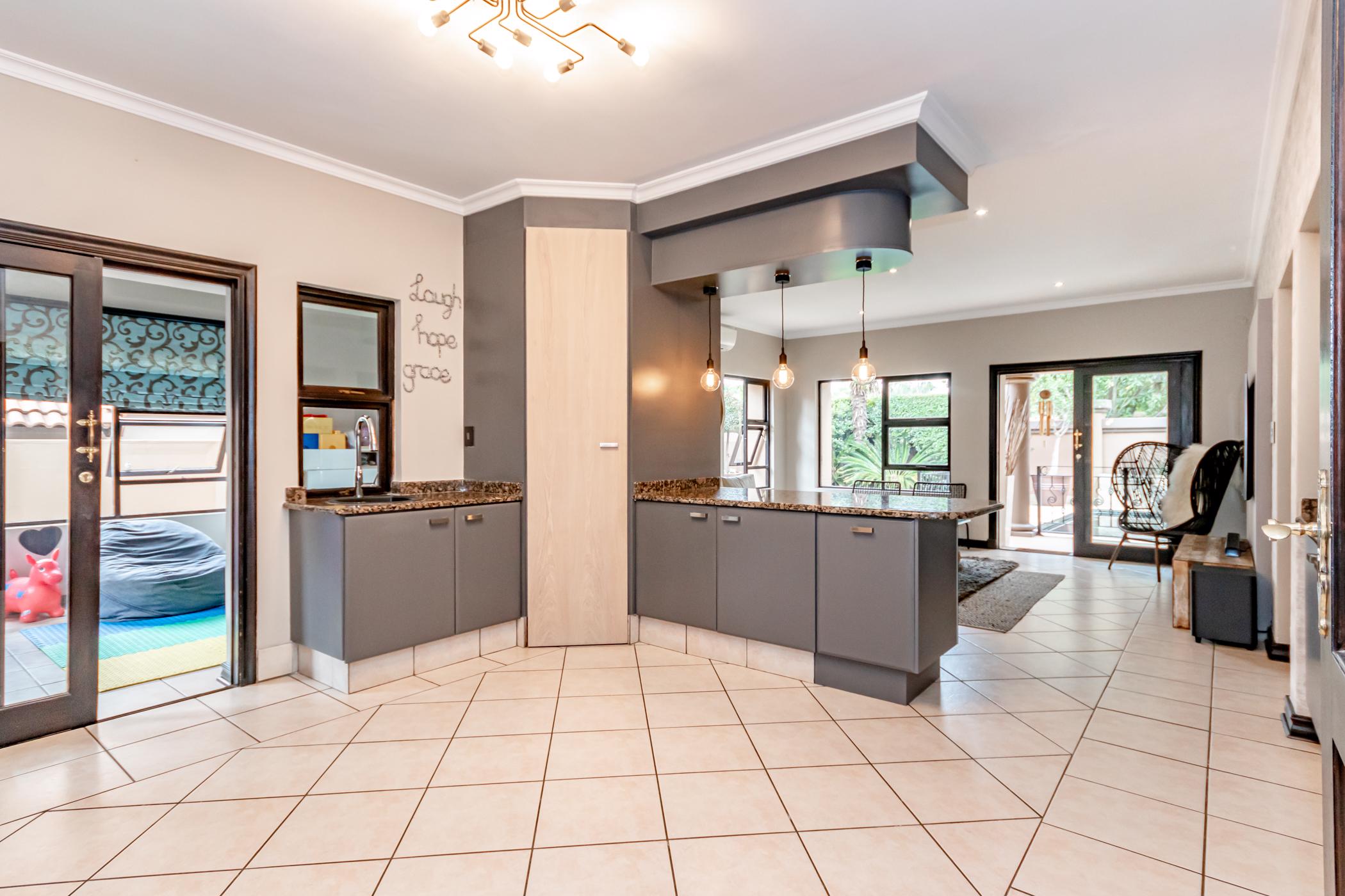 4 Bedroom Cluster House For Sale Bedfordview 1JE1482505 Pam