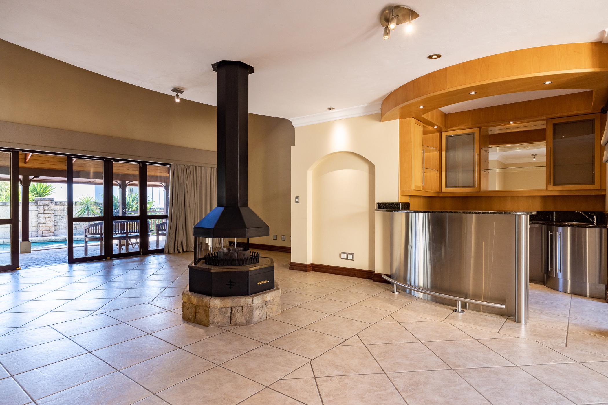 3 Bedroom House For Sale Silver Lakes Golf Estate PT1406013 Pam