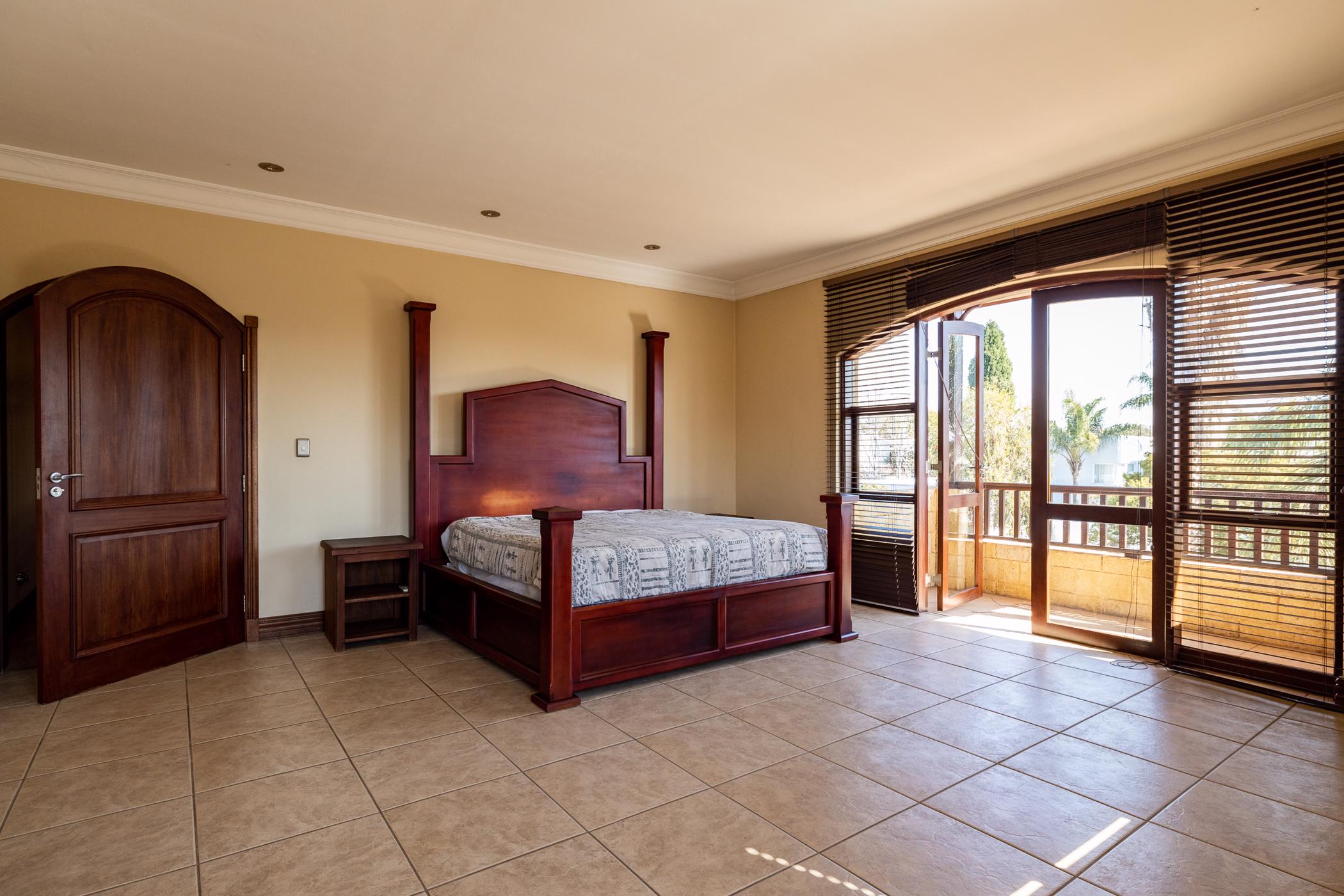 3 Bedroom House For Sale Silver Lakes Golf Estate PT1406013 Pam