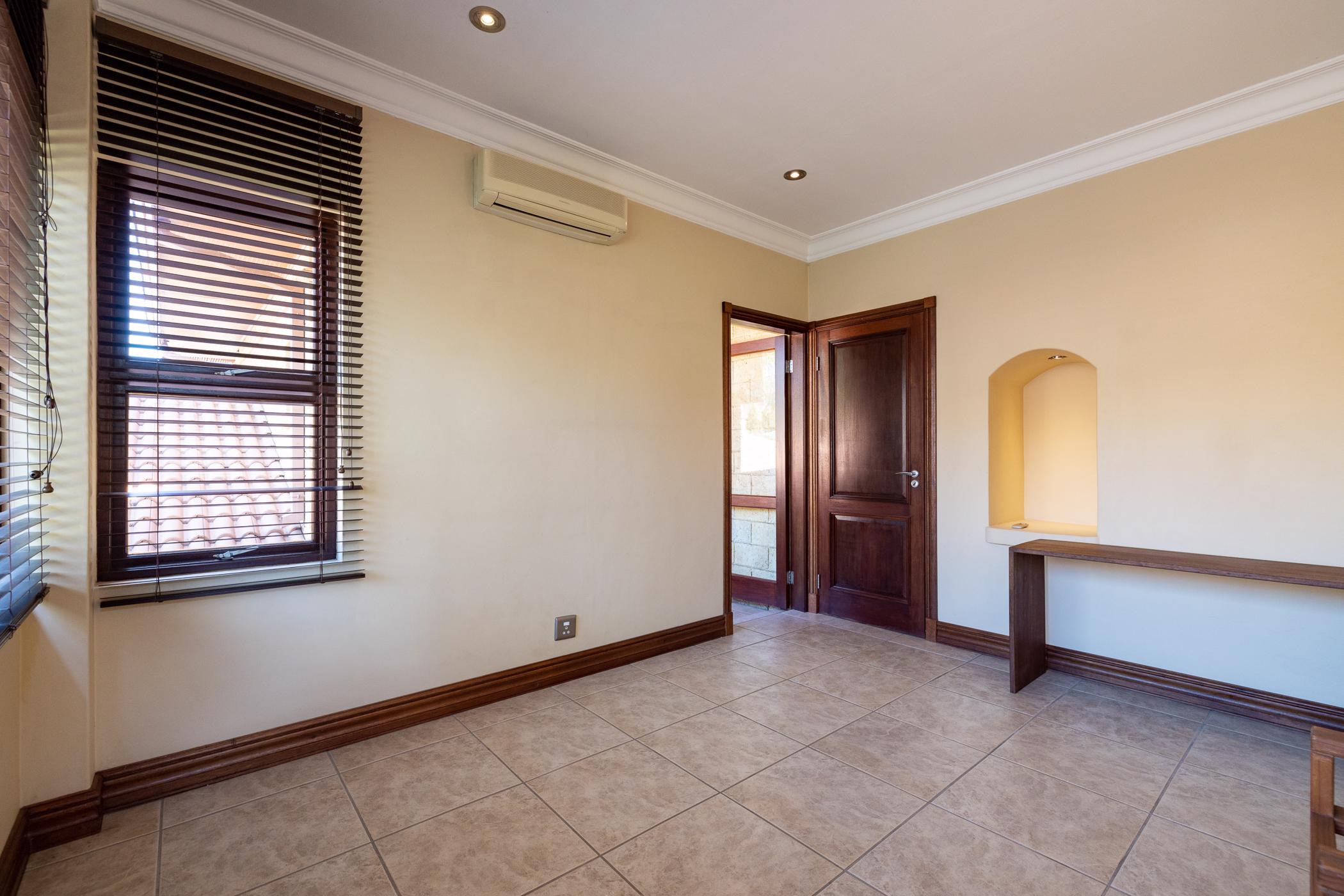 3 Bedroom House For Sale Silver Lakes Golf Estate PT1406013 Pam