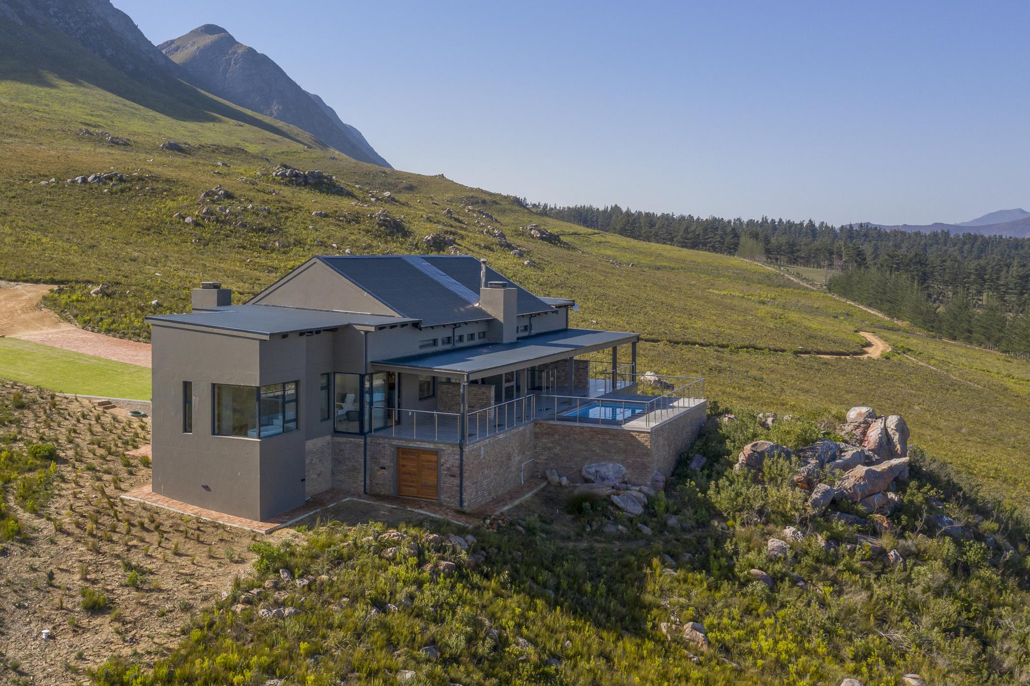 100 hectare Plantation For Sale HemelenAarde Valley HF1598067