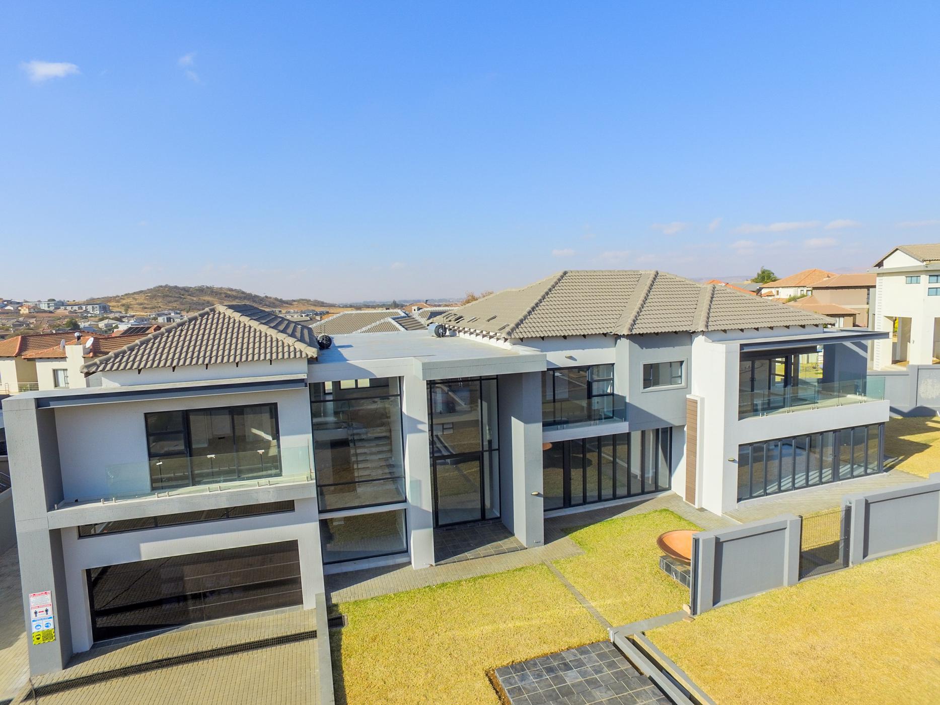 5 Bedroom House For Sale Aspen Lakes 1GV1491984 Pam Golding