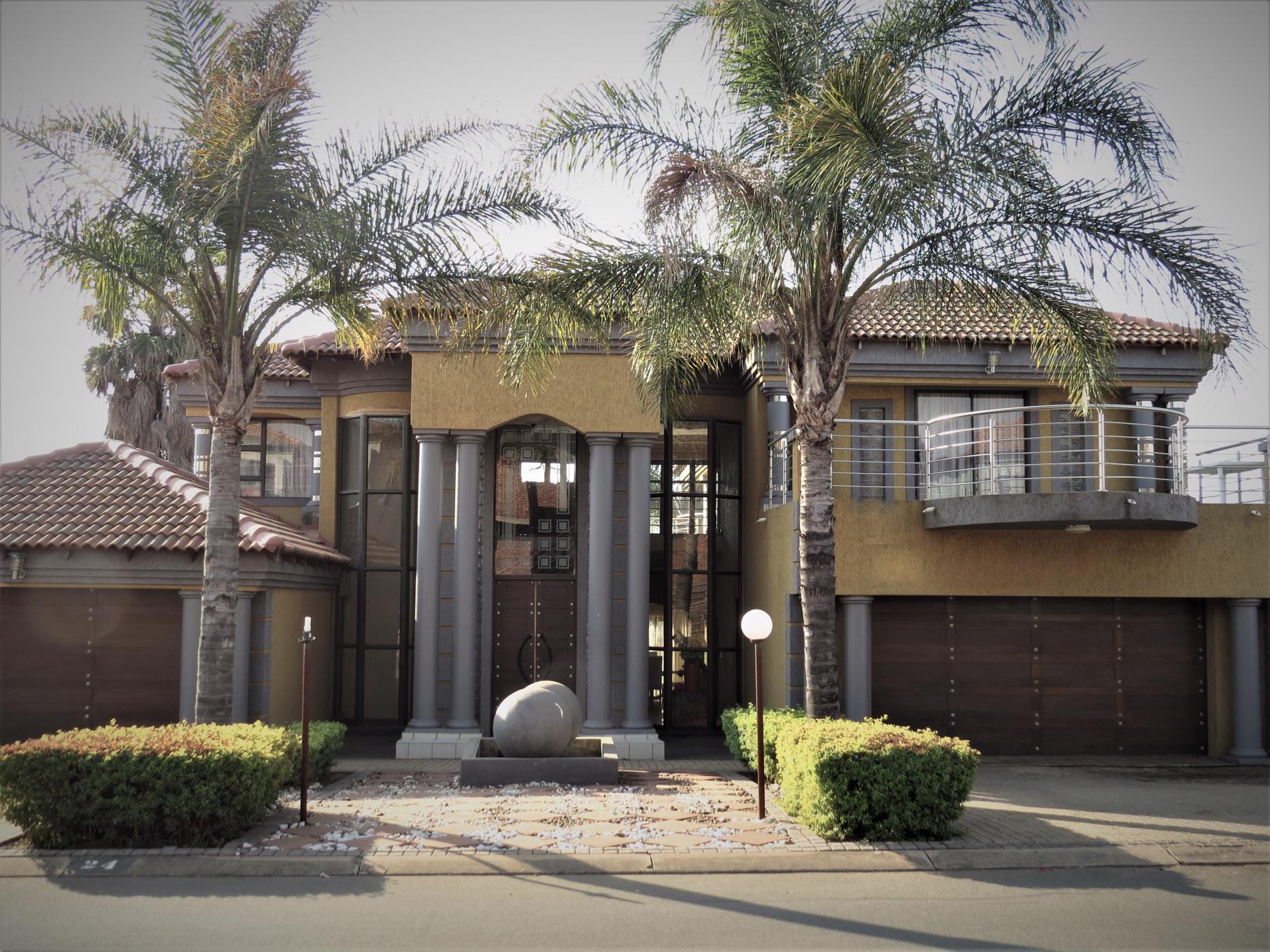 5 Bedroom Security Estate Home For Sale Xanadu 1HR1493018 Pam