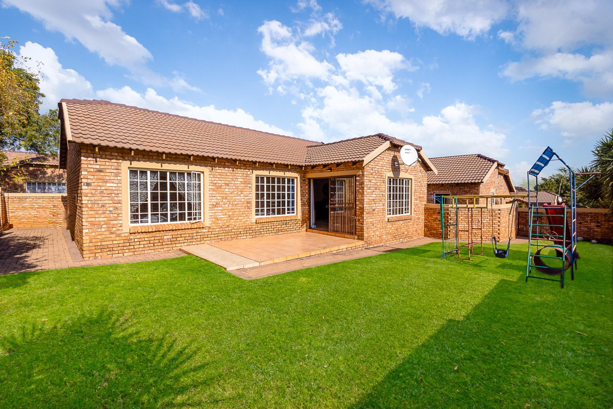 Honeydew (Randburg) 2 Bedroom Town Houses For Sale Pam Golding Properties