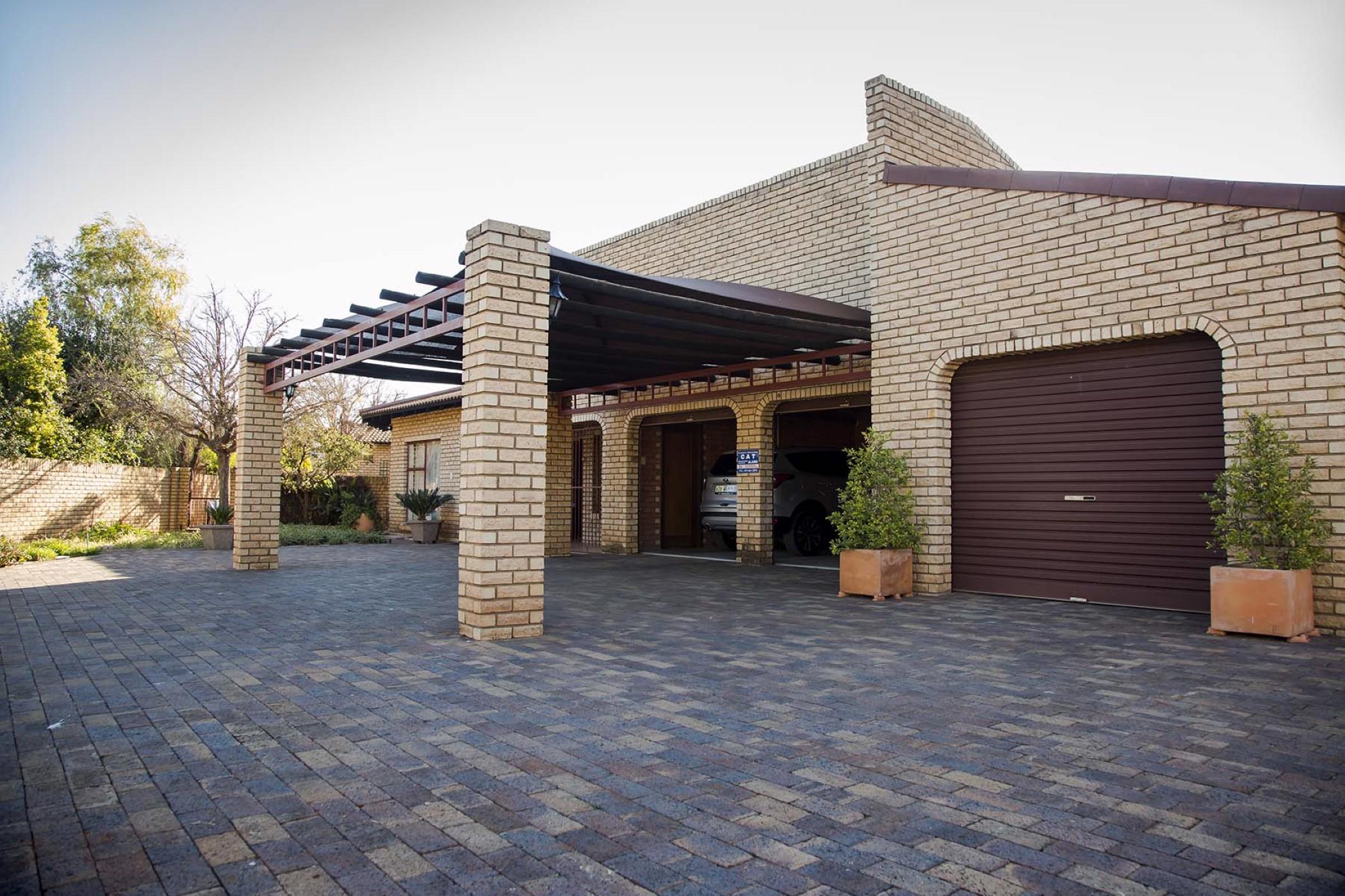 4 Bedroom House For Sale El Toro Park 1KJ1551363 Pam Golding