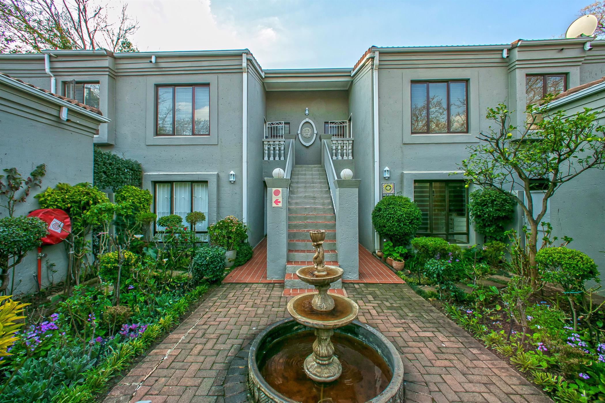 2 Bedroom Townhouse For Sale Oaklands (Johannesburg) HP1497400