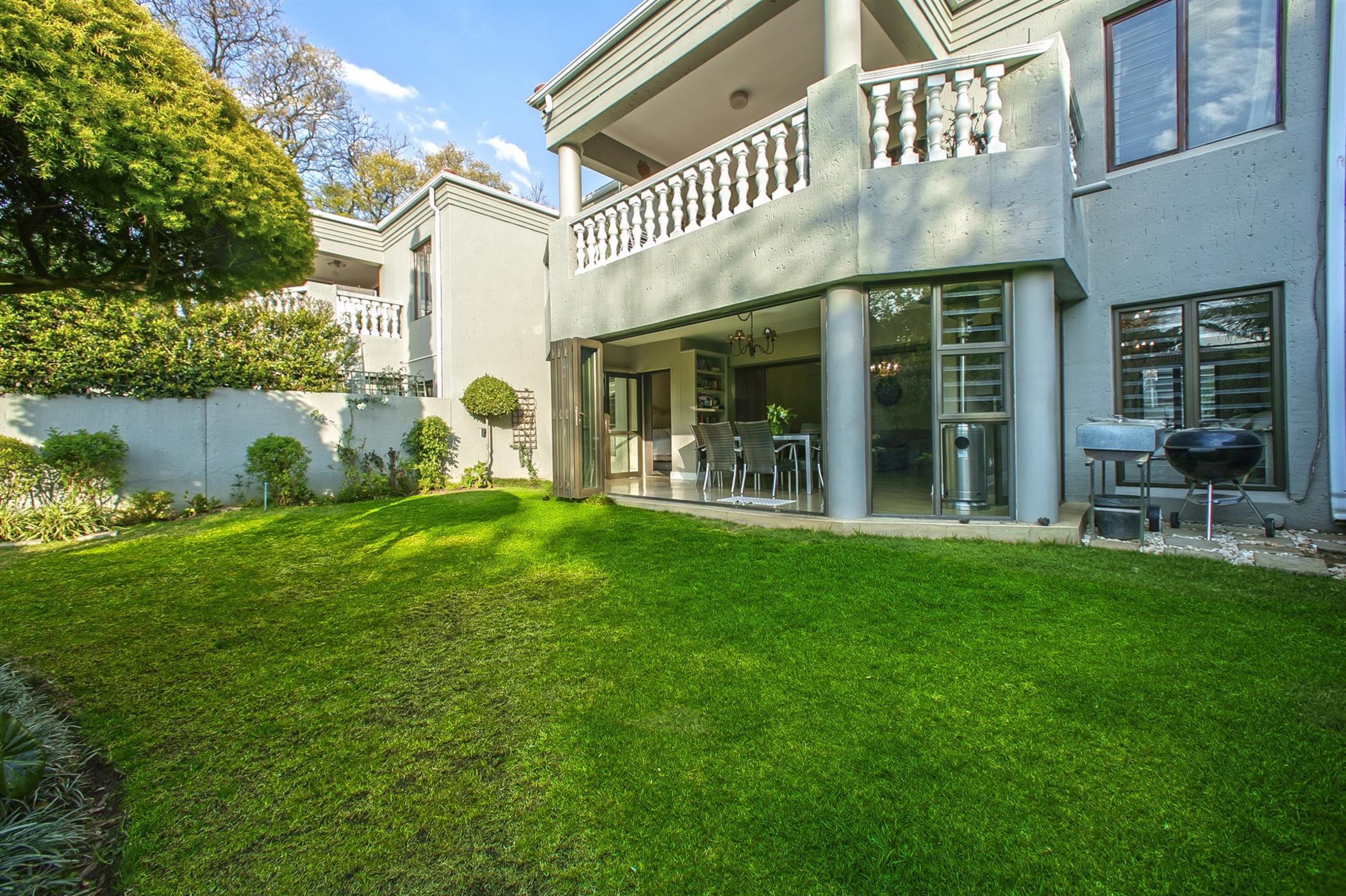 2 Bedroom Townhouse For Sale Oaklands (Johannesburg) HP1497400