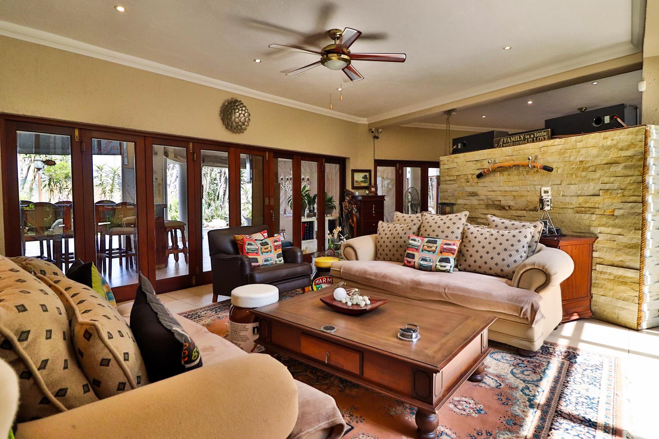 6 Bedroom House For Sale White River Country Estate 1WR1494853