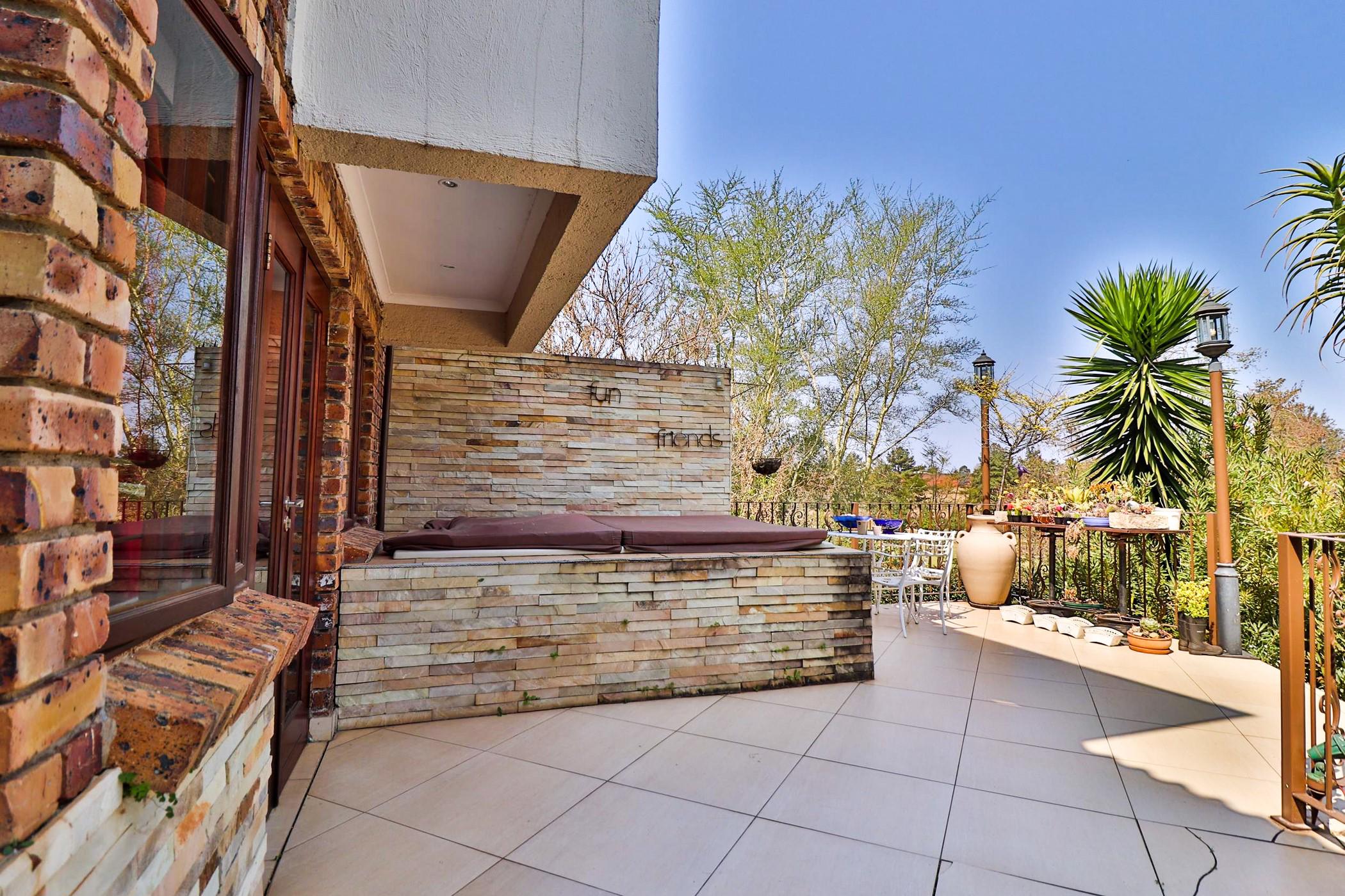 6 Bedroom House For Sale White River Country Estate 1WR1494853