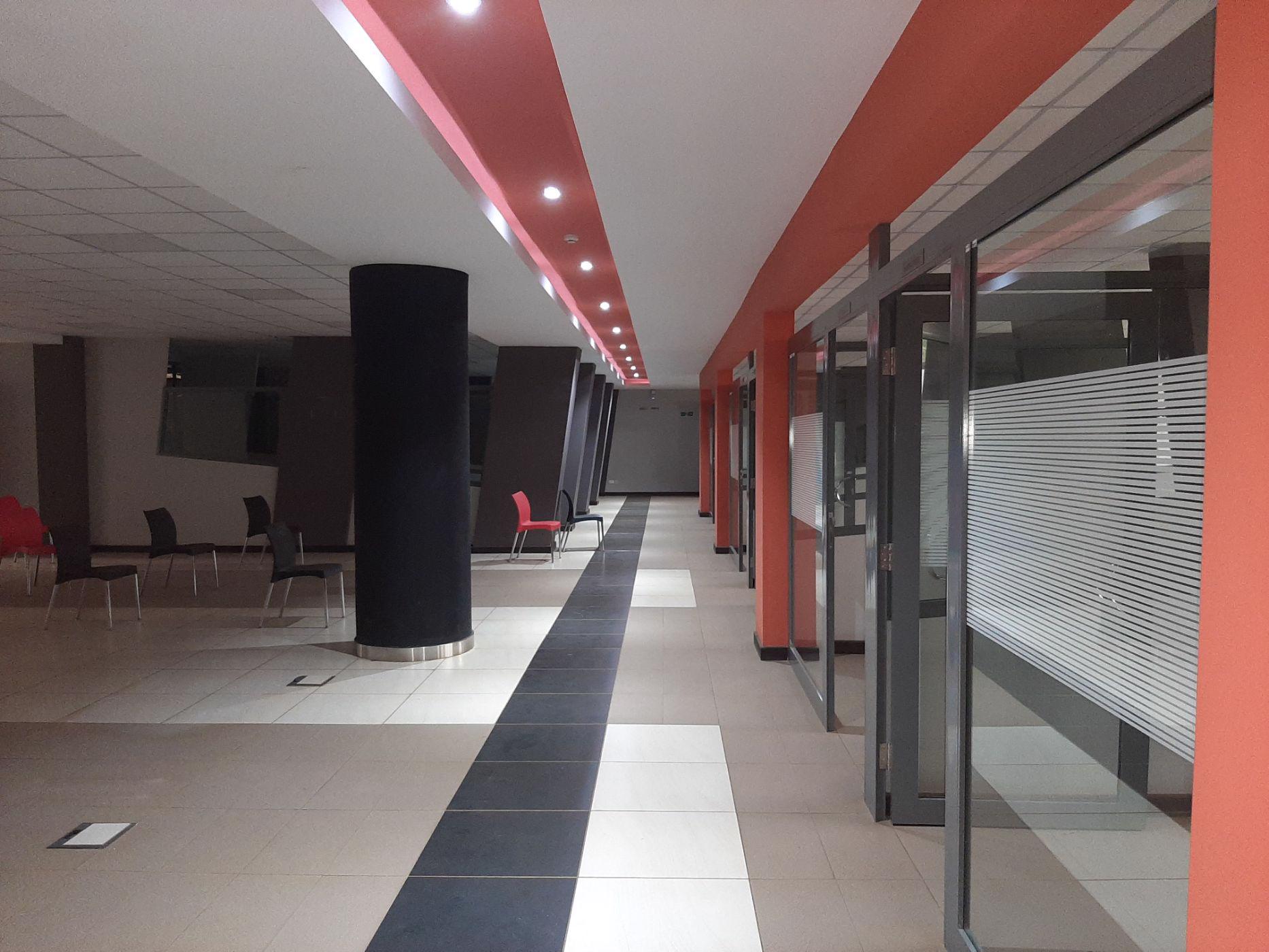 953 m&sup2; commercial office to rent in Thika (Kenya)