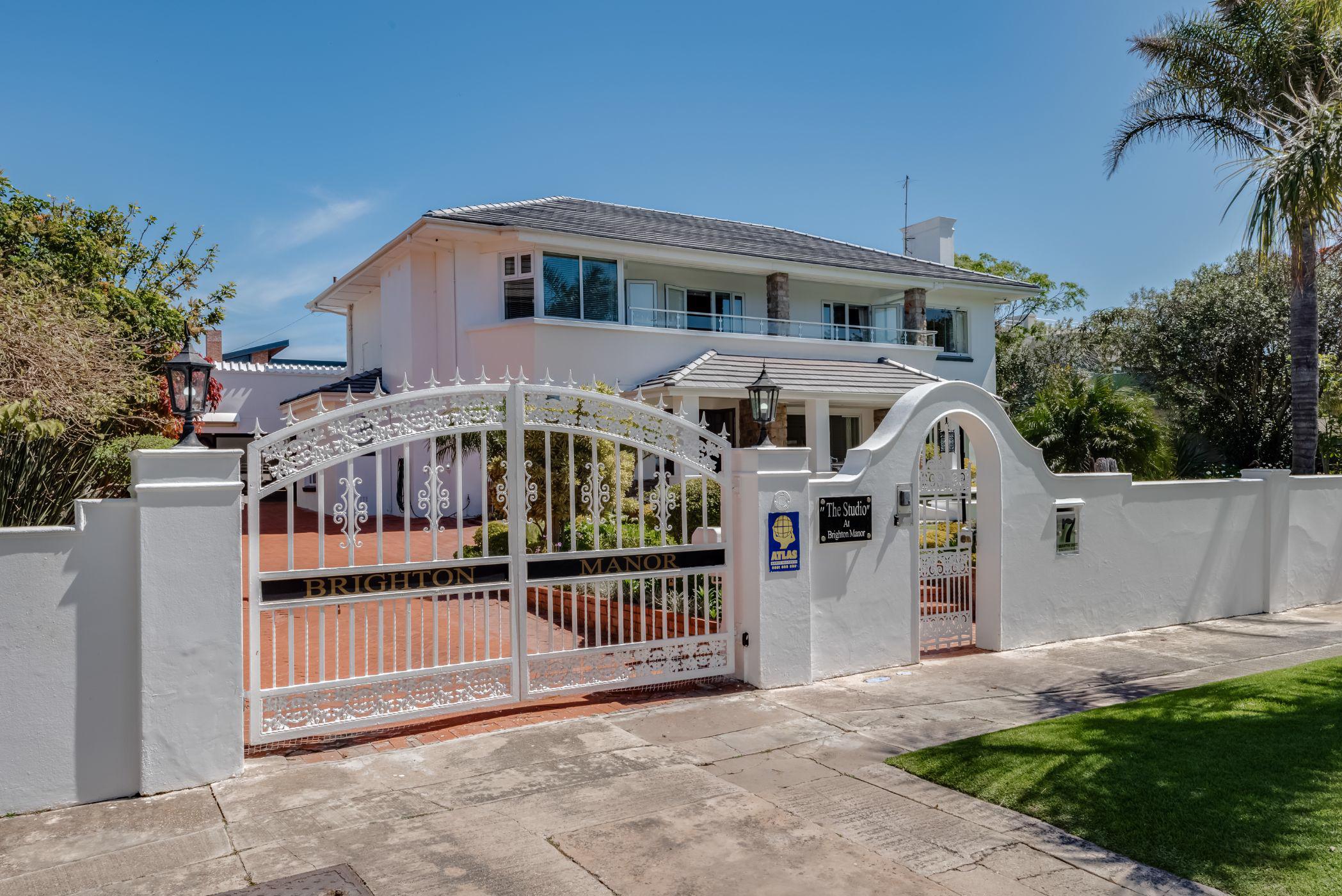 5 Bedroom House For Sale Summerstrand 1PLZ1504601 Pam Golding