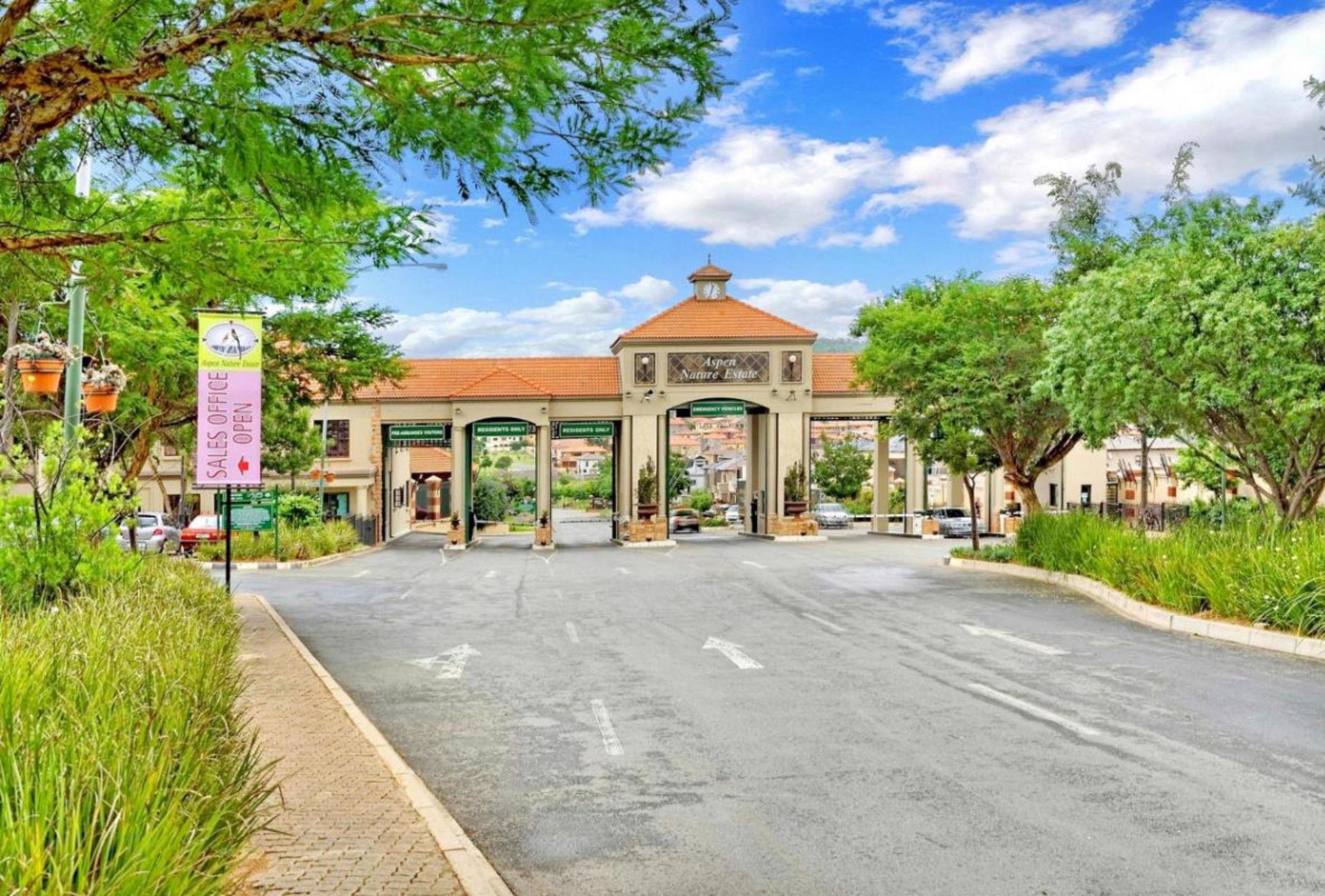 4 Bedroom House For Sale Aspen Hills Nature Reserve 1GV1504141