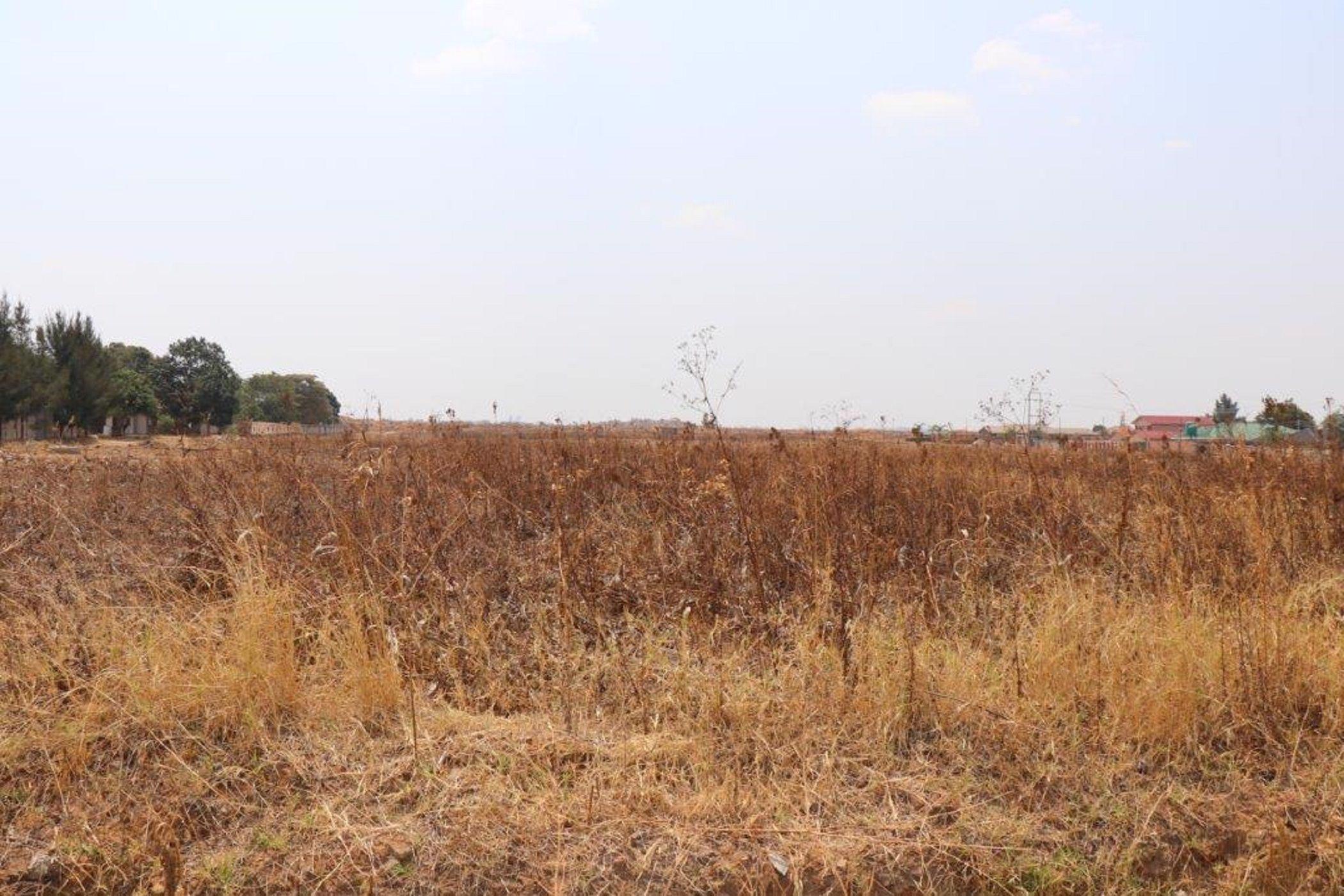 28000 m&sup2; commercial vacant land for sale in Zimre Park (Zimbabwe)