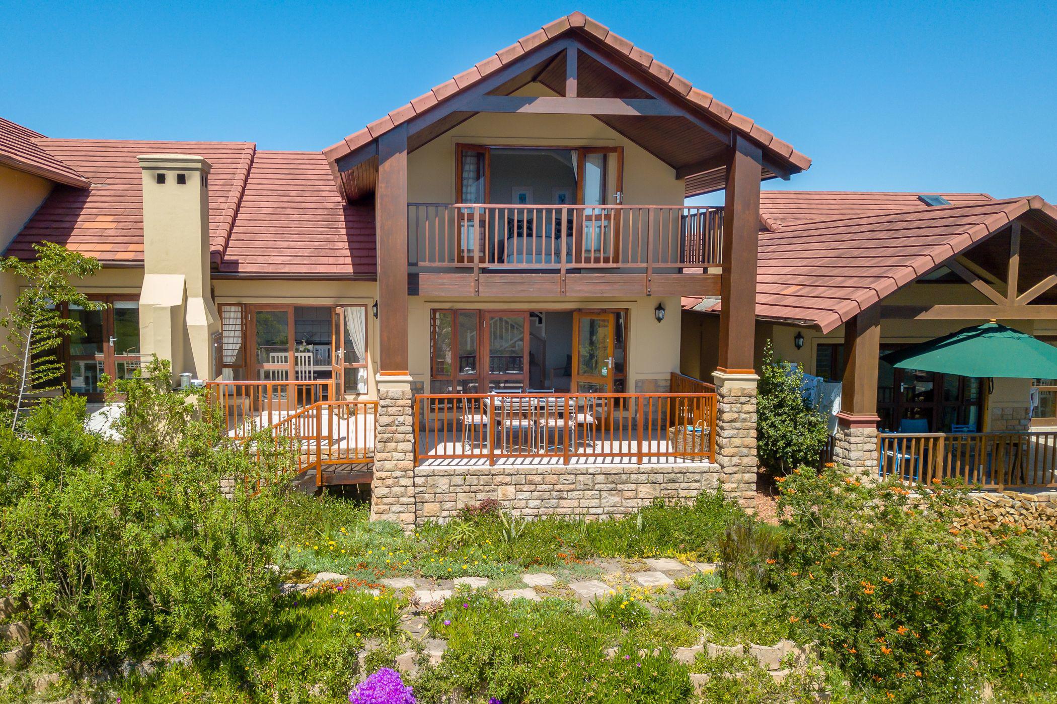 4 bedroom security estate home to rent in Pezula Golf Estate
