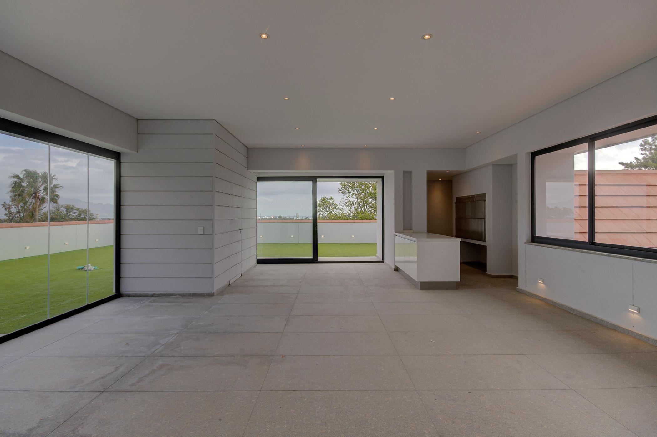 3 Bedroom Penthouse Apartment For Sale Somerset West SW1515321