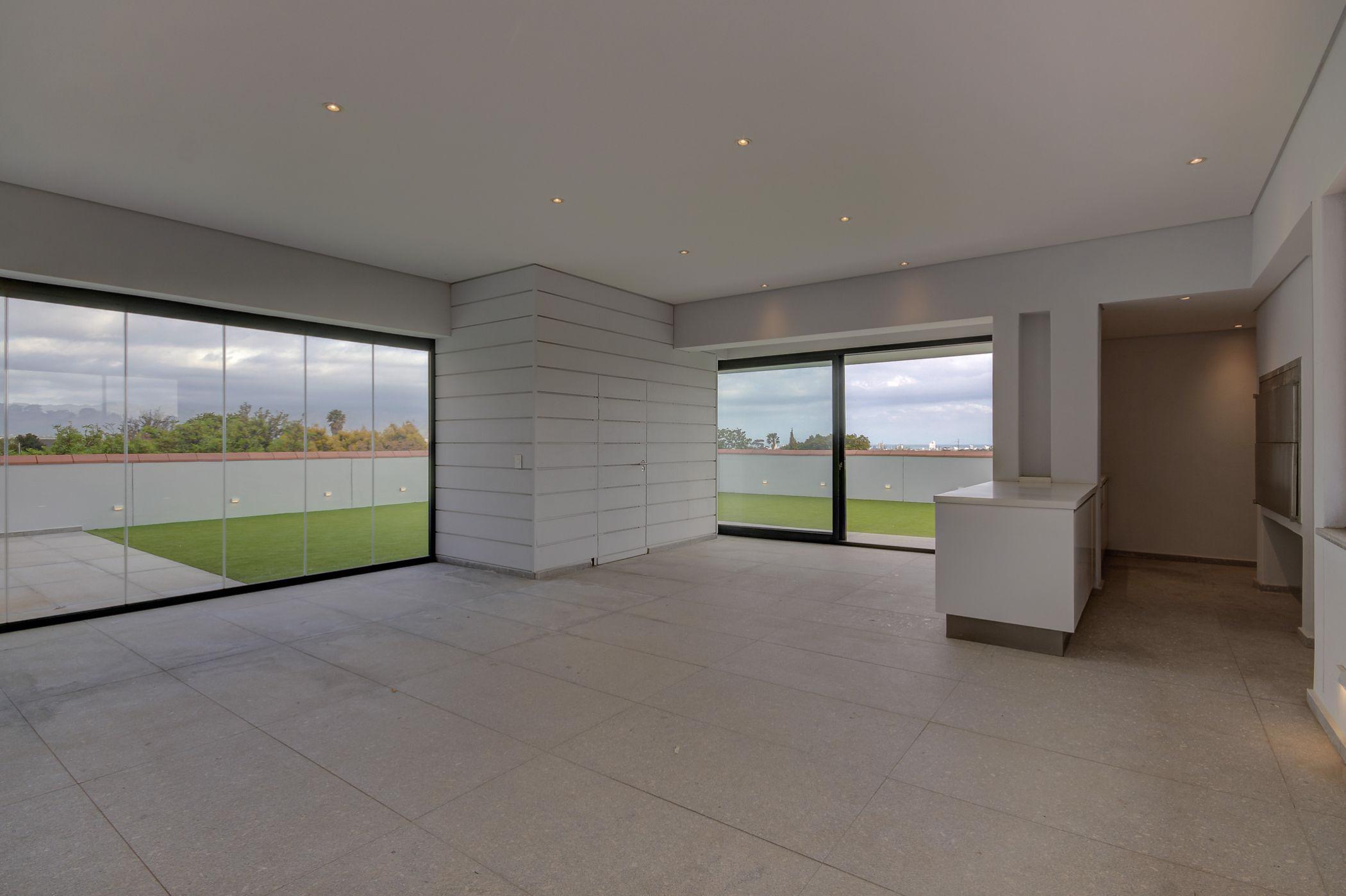 3 Bedroom Penthouse Apartment For Sale Somerset West SW1515321