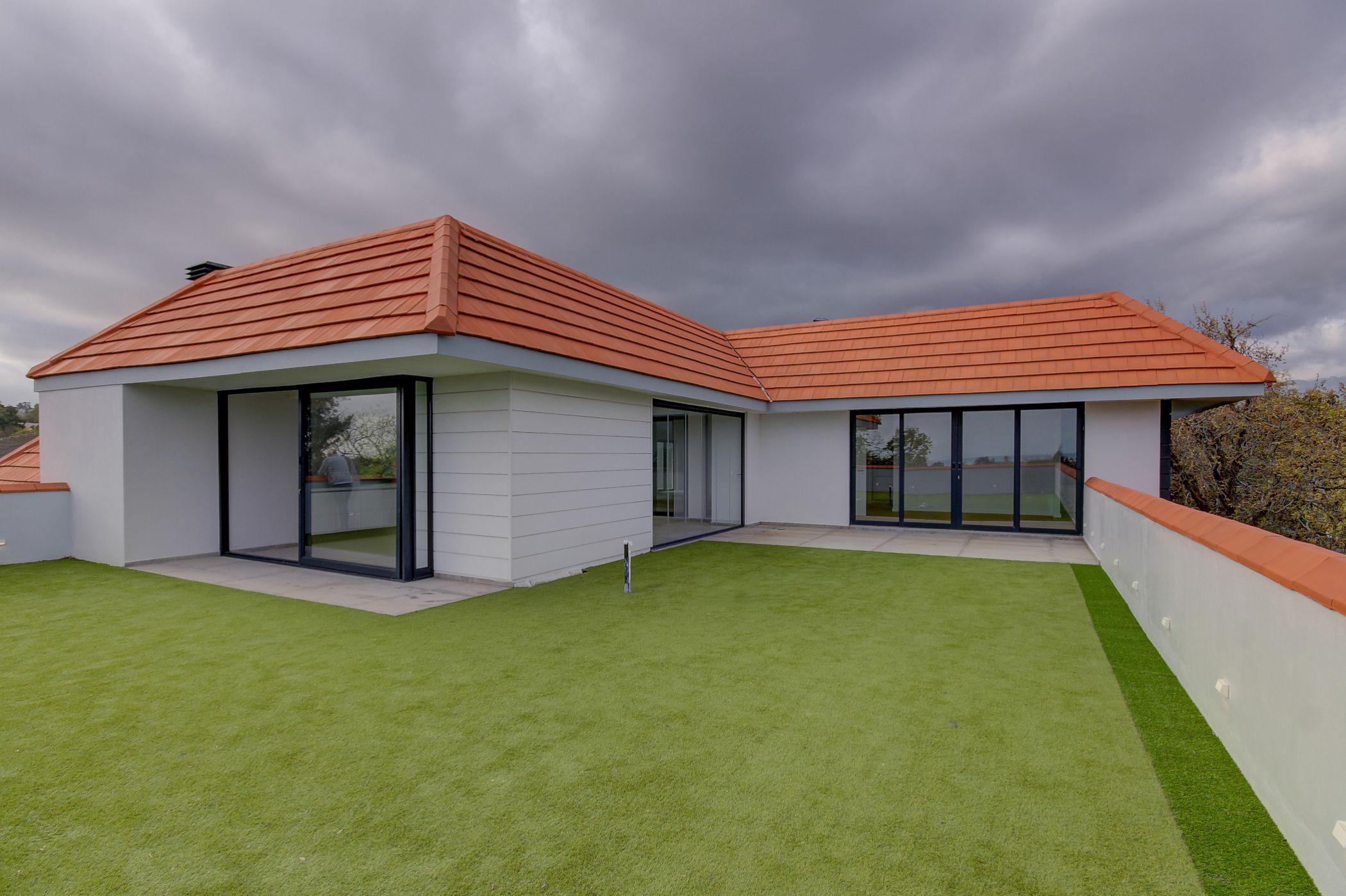 3 Bedroom Penthouse Apartment For Sale Somerset West SW1515321