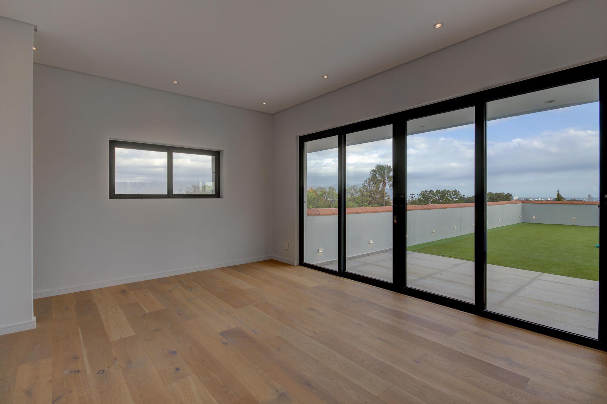 3 Bedroom Penthouse Apartment For Sale Somerset West SW1515321