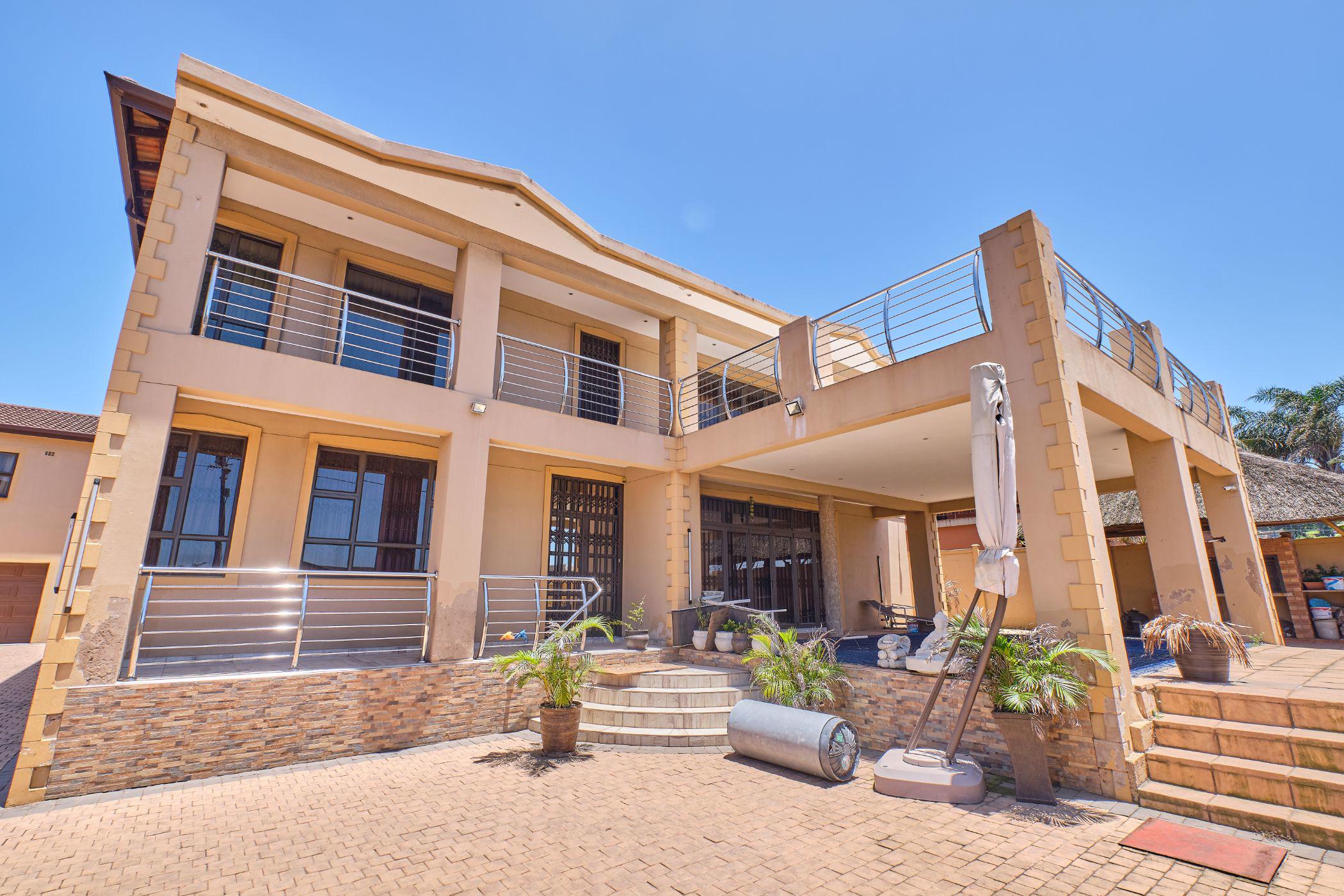 5 bedroom house for sale in Montclair (KwaZulu-Natal)