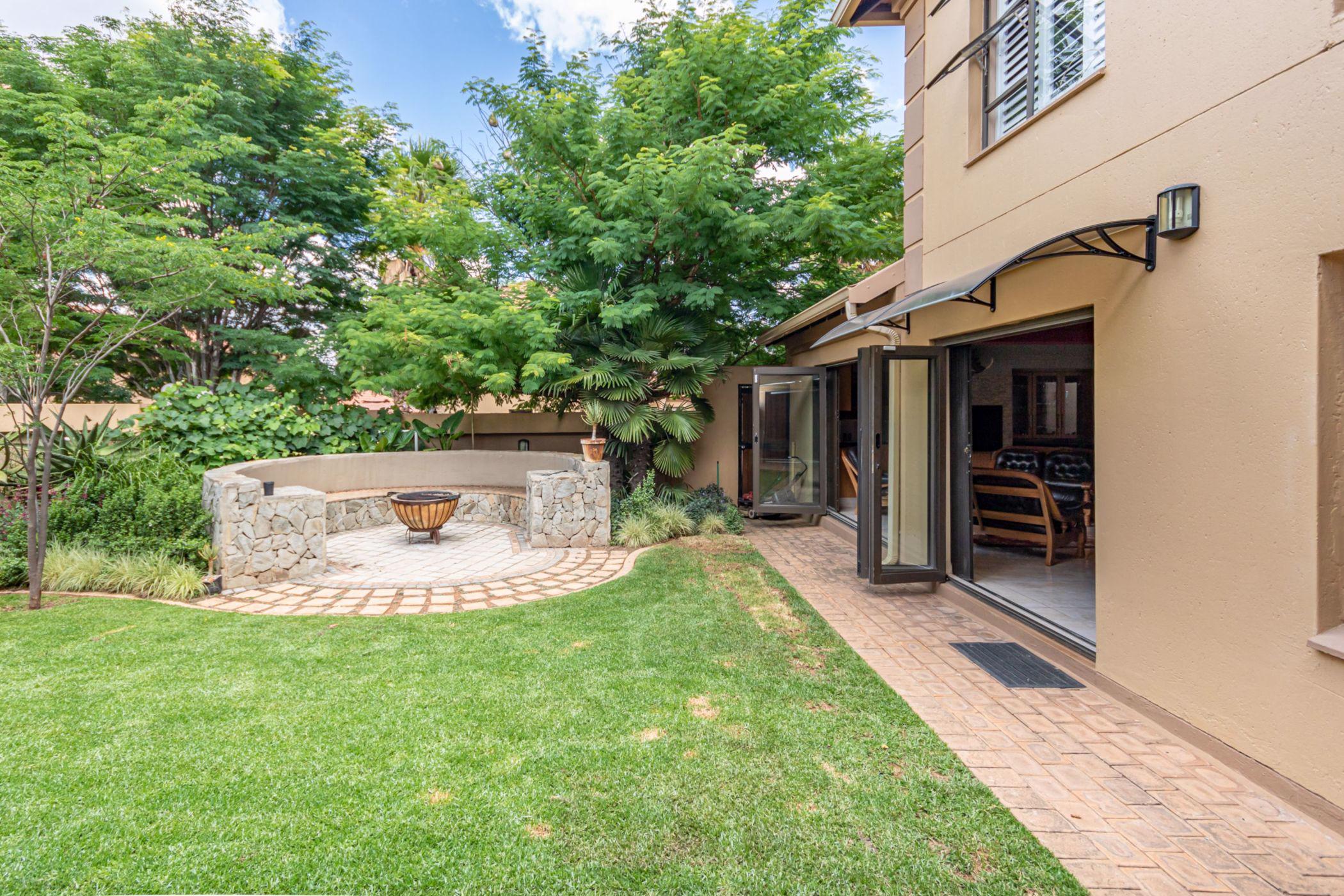 6 Bedroom House For Sale Brentwood Park (Benoni) EN1511649 Pam Golding Properties