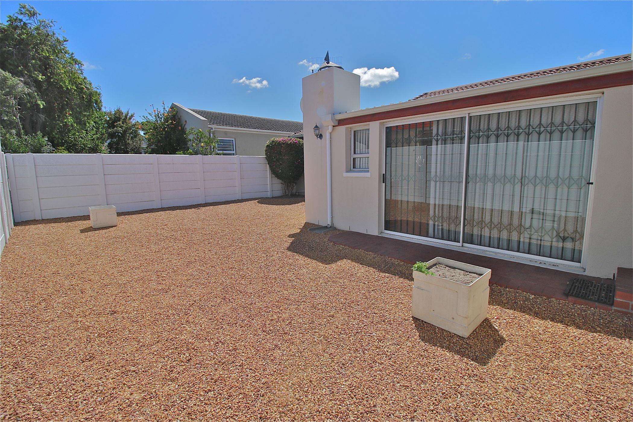 3 Bedroom House To Rent Plattekloof Glen 1PLA1584436 Pam Golding