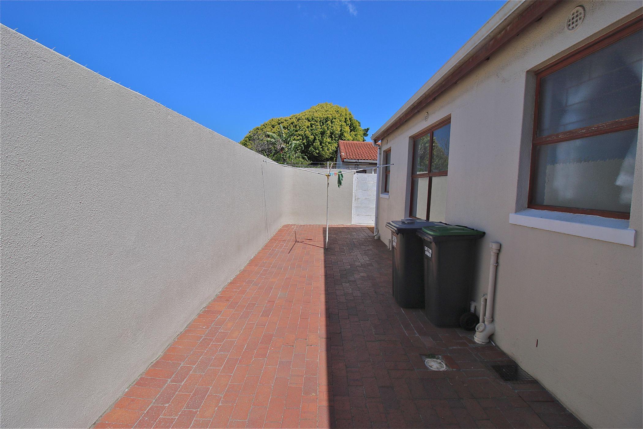 3 Bedroom House To Rent Plattekloof Glen 1PLA1584436 Pam Golding