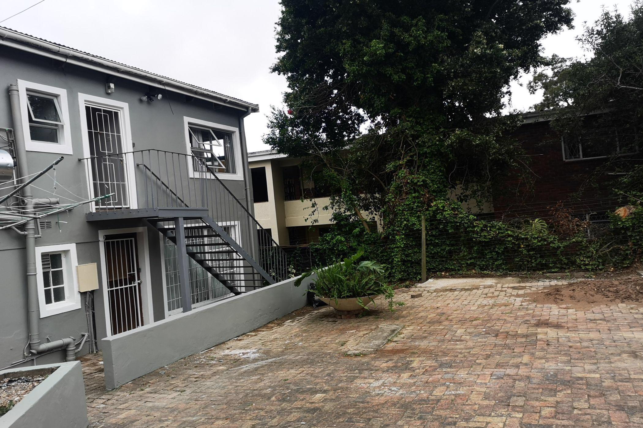 2 Bedroom Apartment To Rent Sunnyside (Makhanda (Grahamstown)) 1GC1578415 Pam Golding