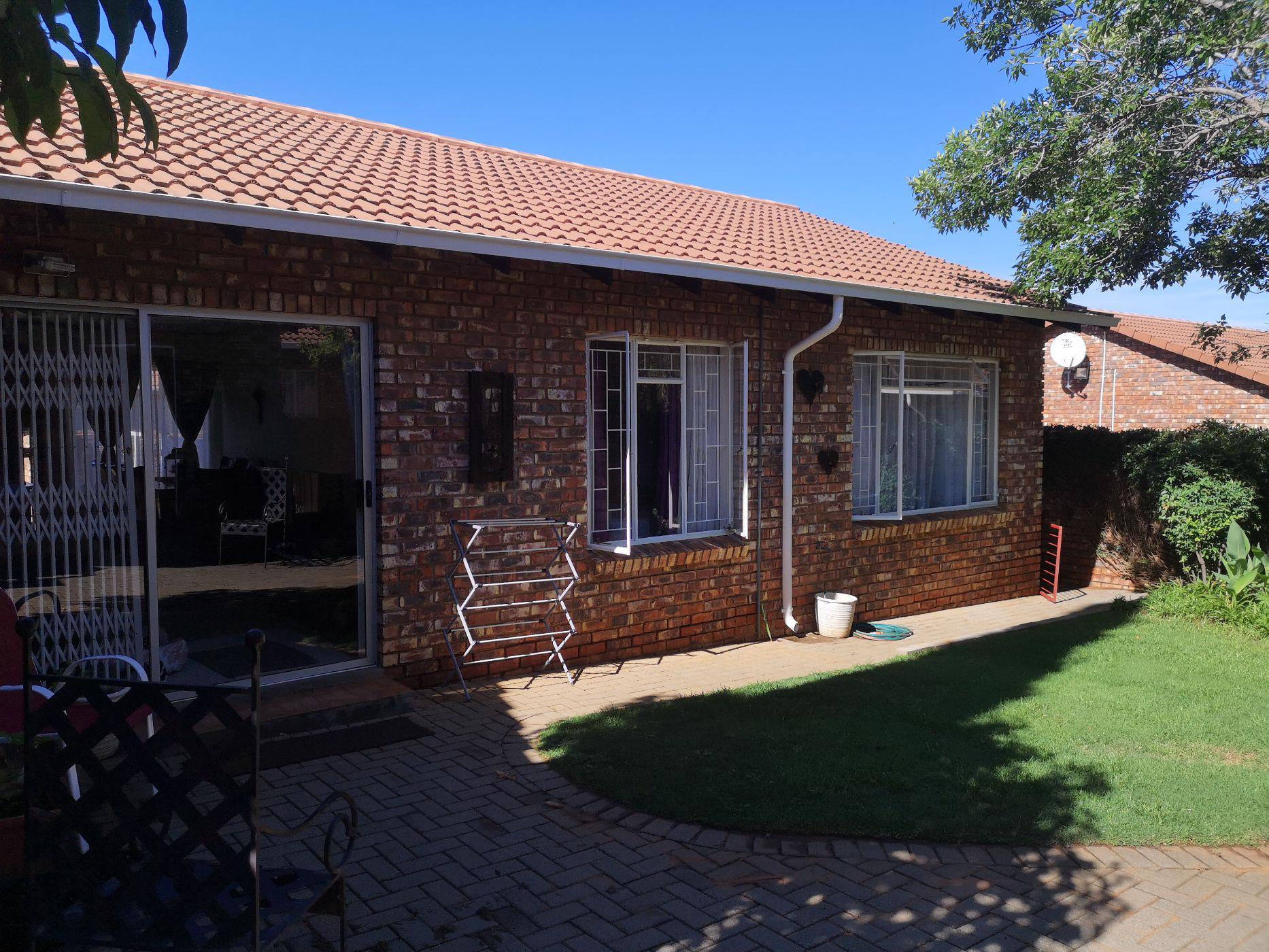 3 Bedroom Townhouse For Sale Langenhovenpark 1BX1516788 Pam