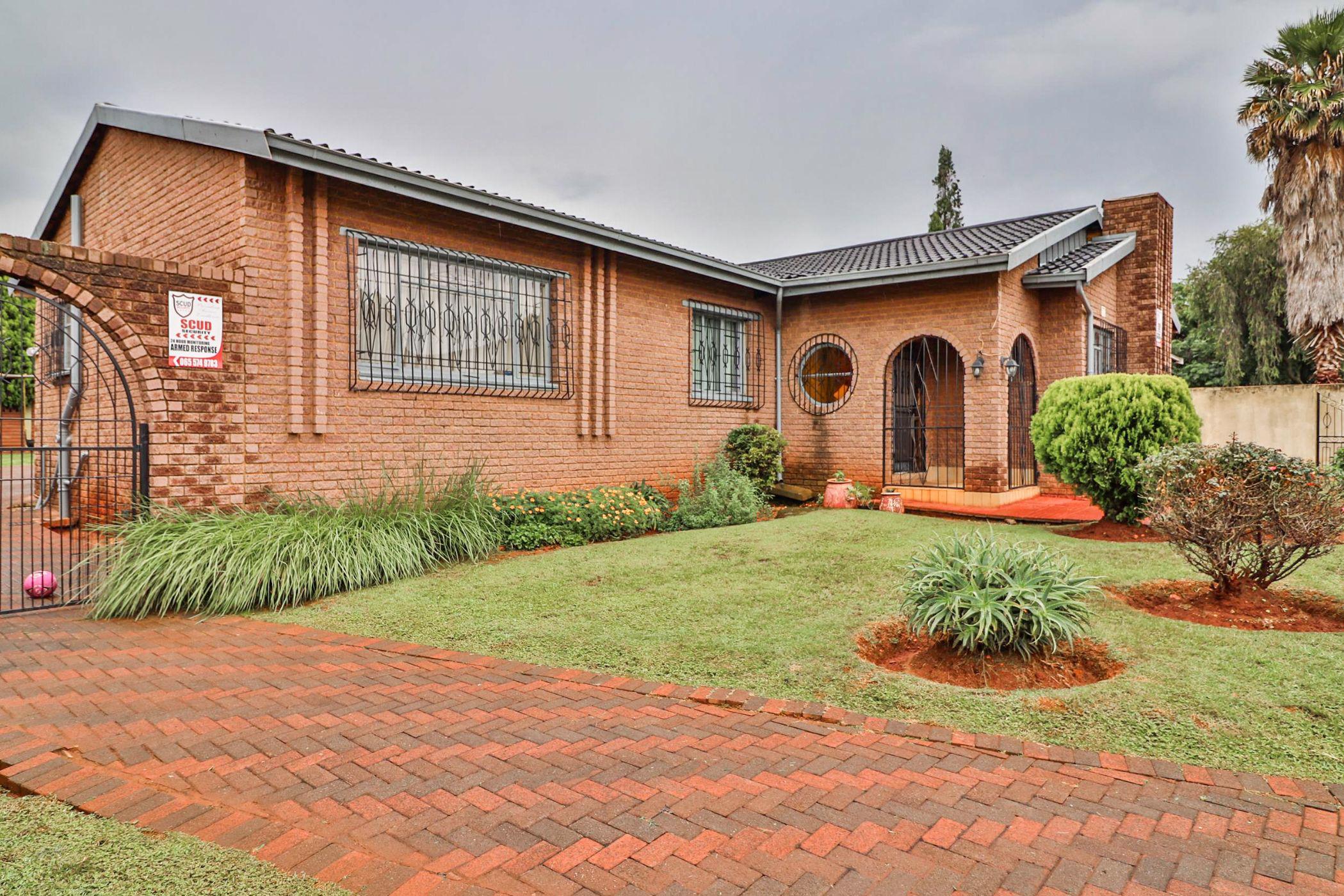 4 Bedroom House For Sale Lenasia South 1GV1516666 Pam Golding