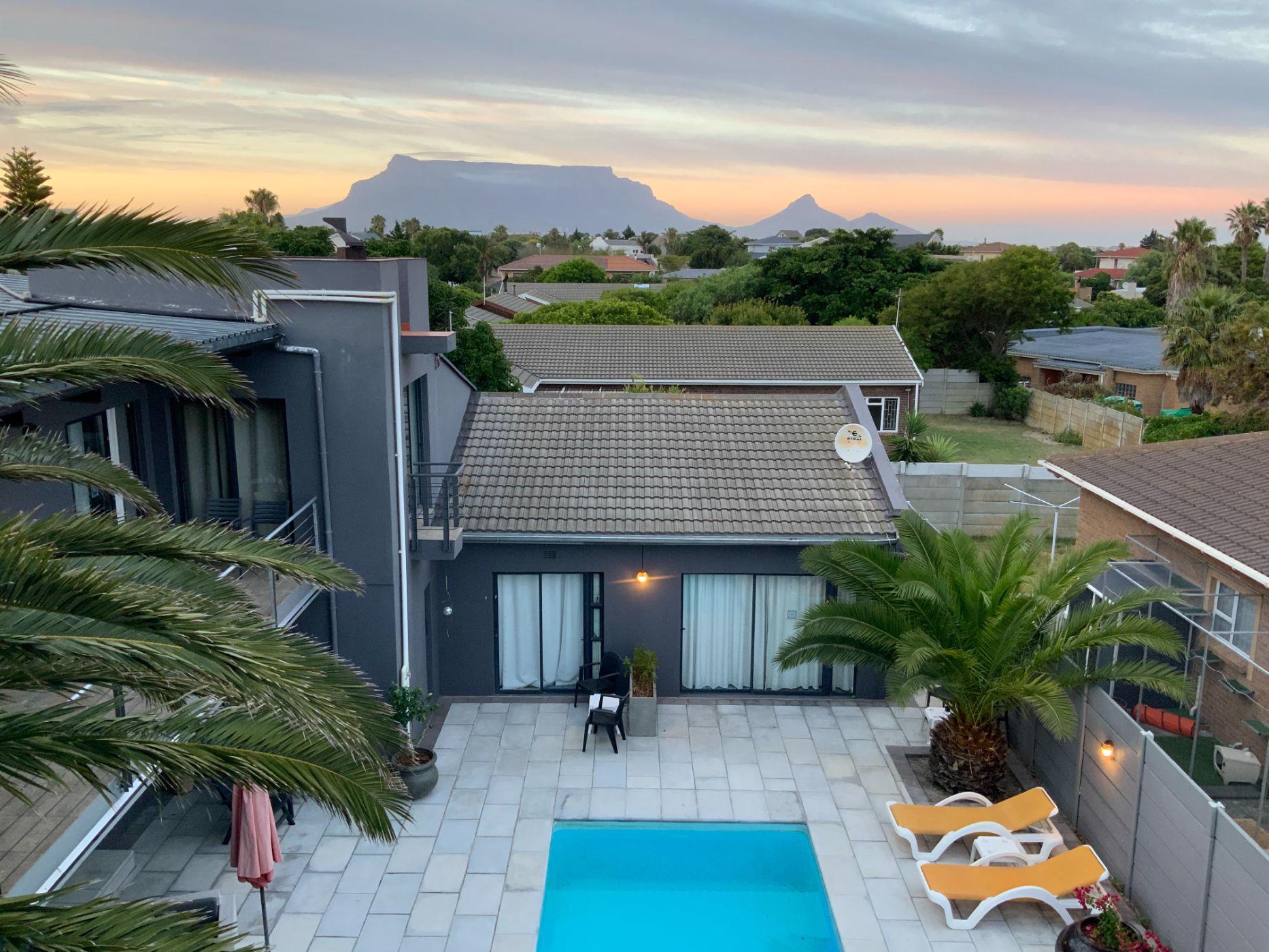 4-star 8 guest room guesthouse for sale in Milnerton Ridge